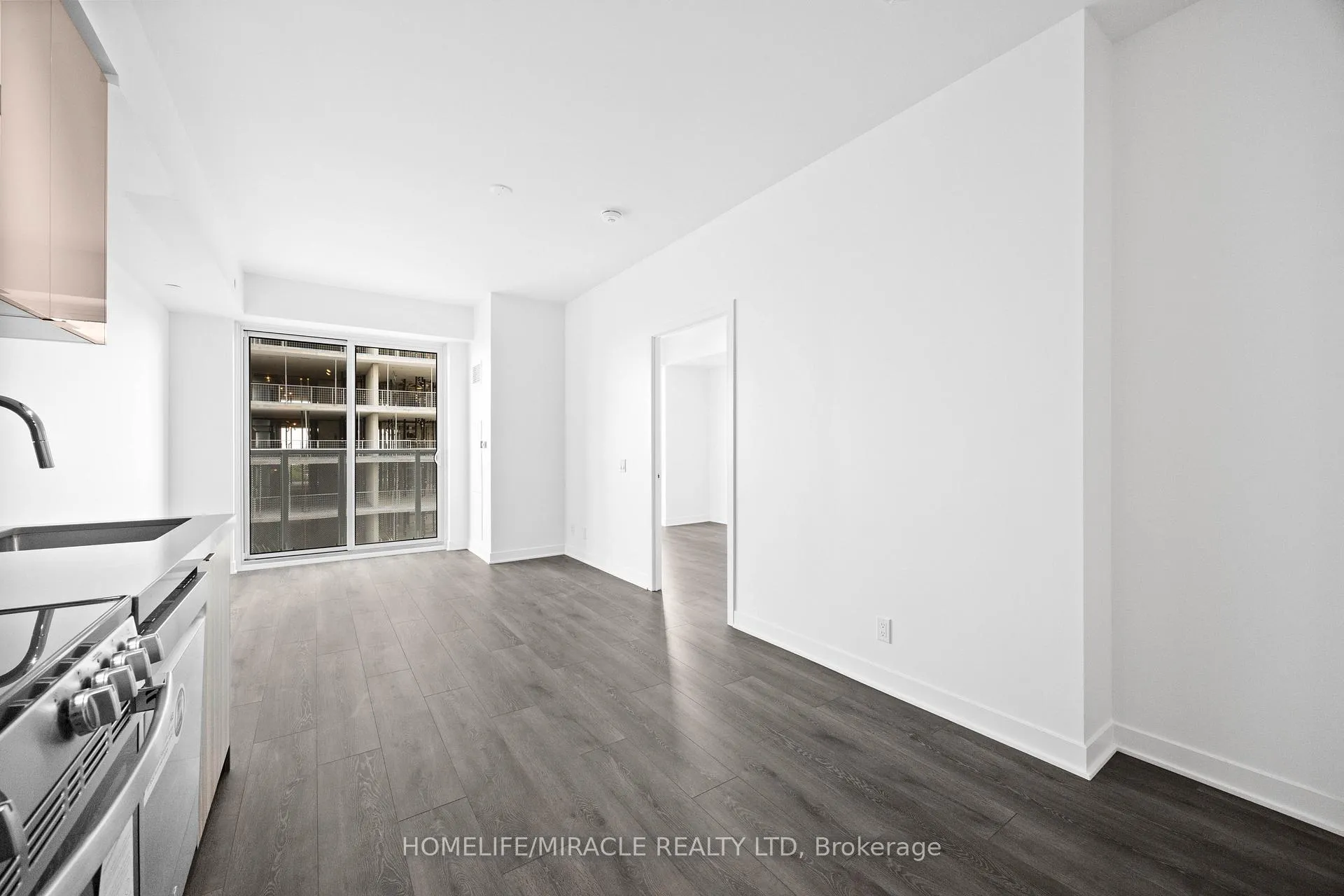 Photo 22 of Unit 1013, 6 Flavelle Trail, Vaughan, Steeles West Industrial — HOMEH