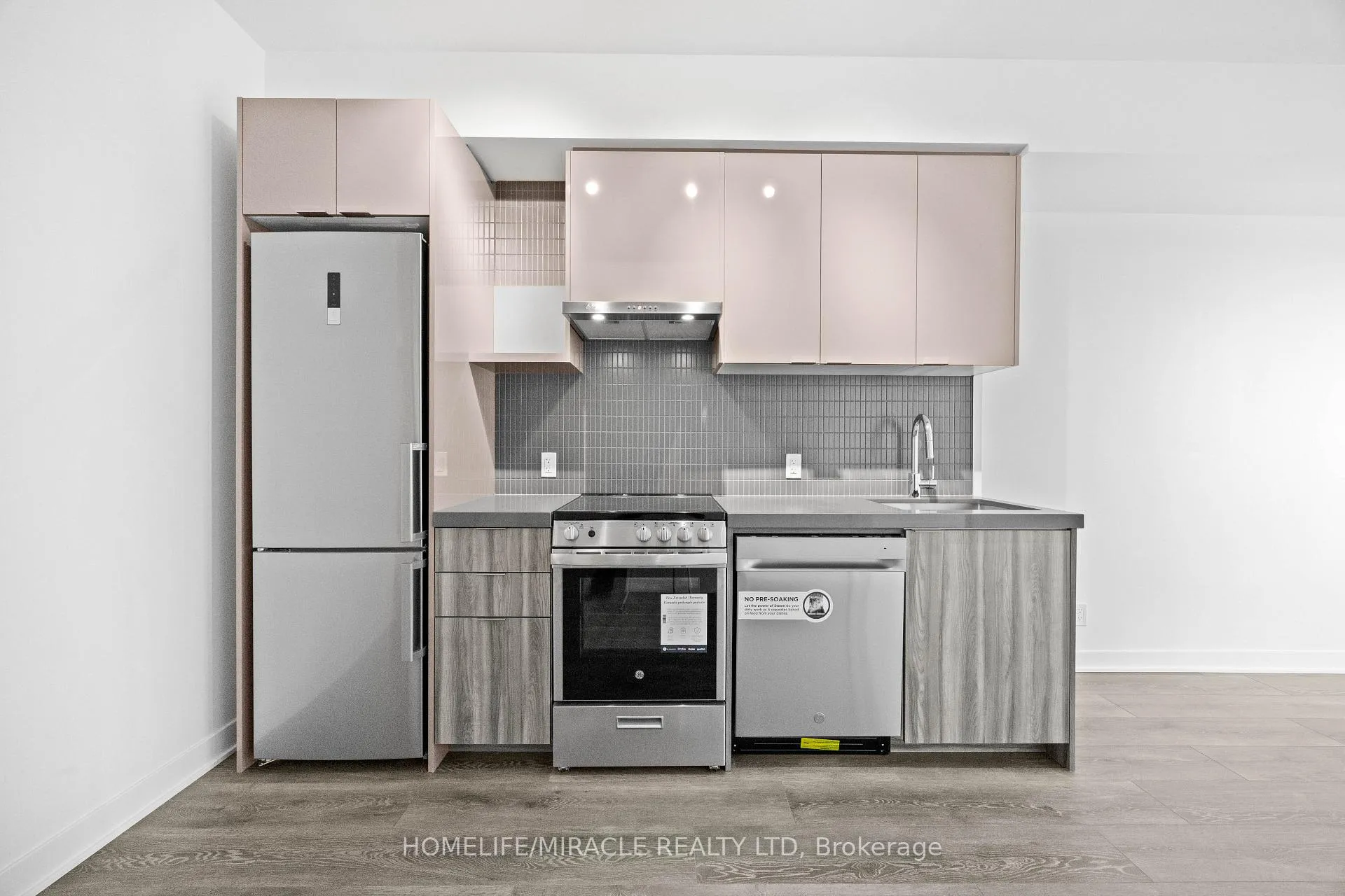 Photo 23 of Unit 1013, 6 Flavelle Trail, Vaughan, Steeles West Industrial — HOMEH