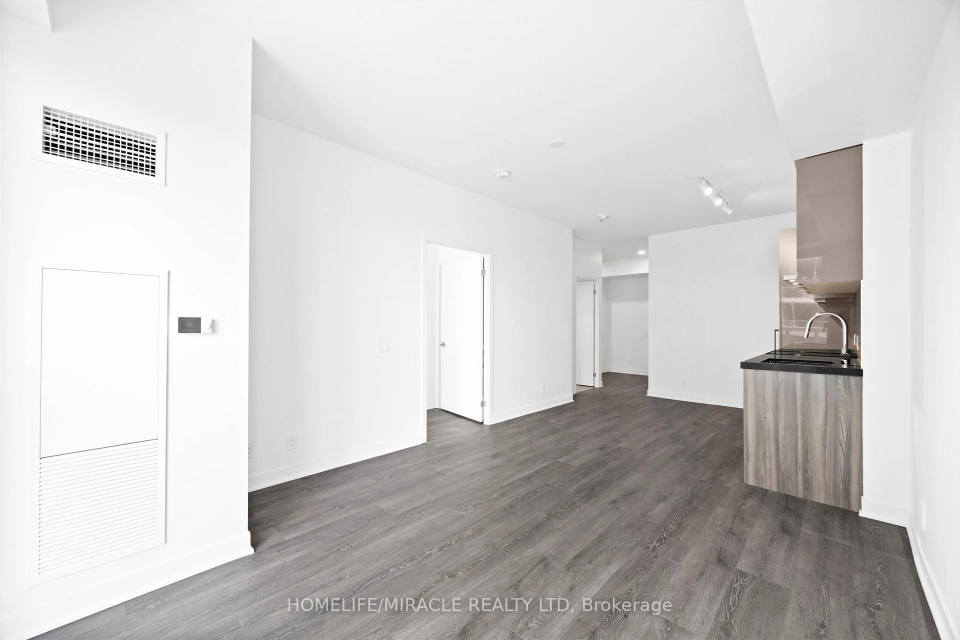 Photo 26 of Unit 1013, 6 Flavelle Trail, Vaughan, Steeles West Industrial — HOMEH