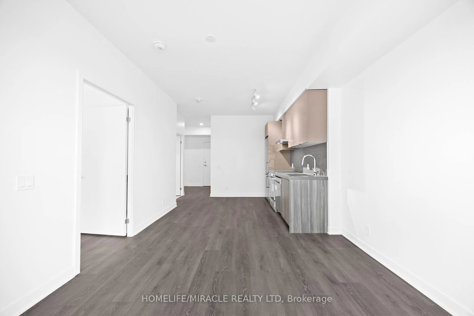 Photo 27 of Unit 1013, 6 Flavelle Trail, Vaughan, Steeles West Industrial — HOMEH