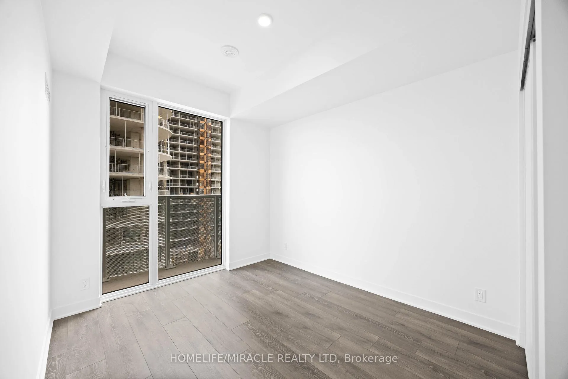 Photo 28 of Unit 1013, 6 Flavelle Trail, Vaughan, Steeles West Industrial — HOMEH