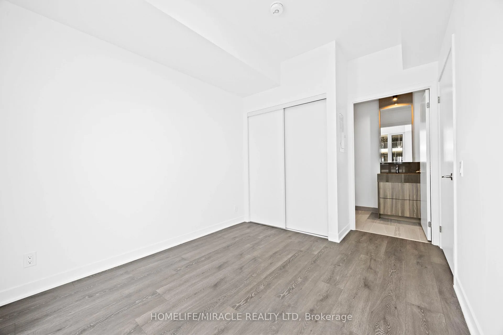 Photo 30 of Unit 1013, 6 Flavelle Trail, Vaughan, Steeles West Industrial — HOMEH