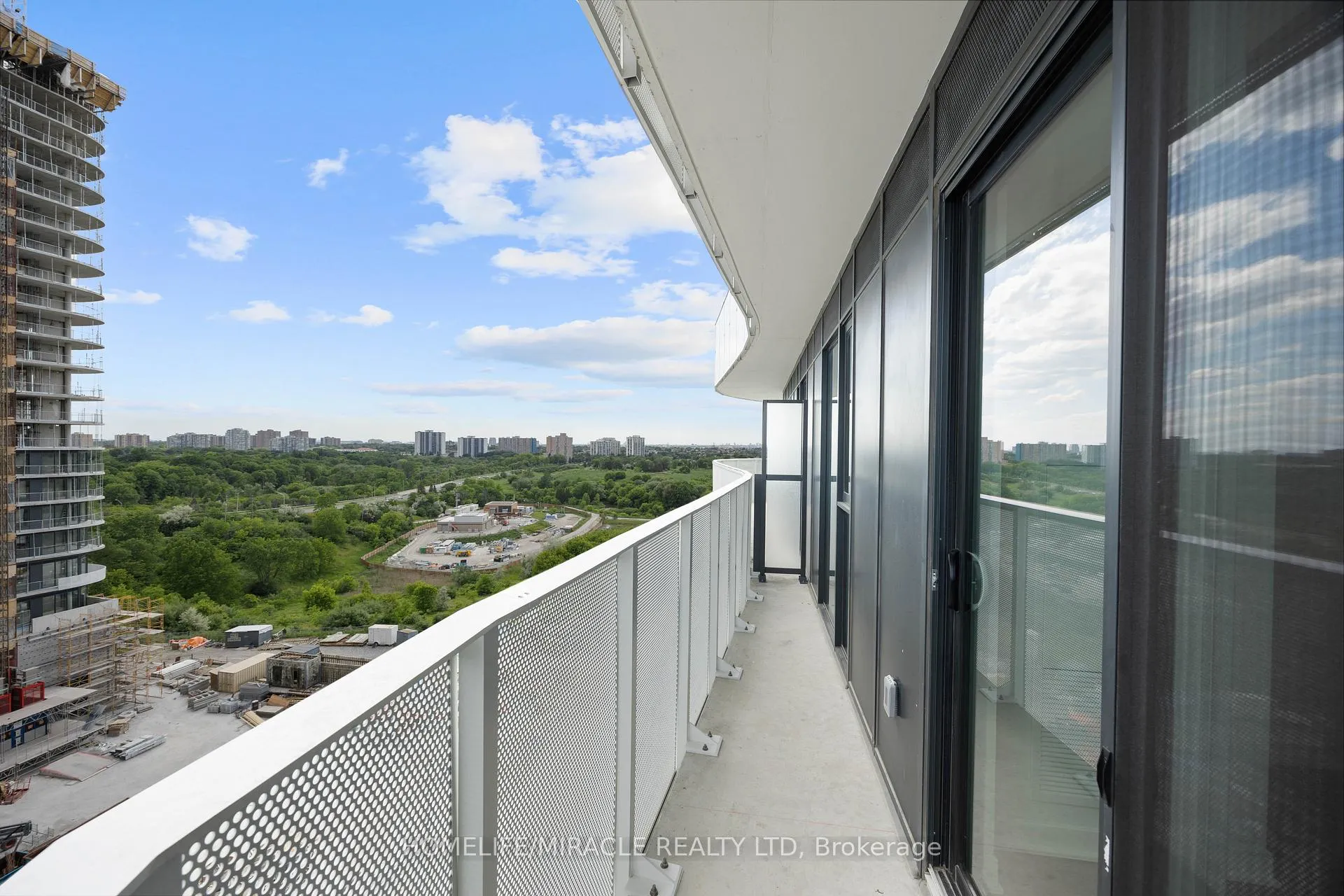 Photo 34 of Unit 1013, 6 Flavelle Trail, Vaughan, Steeles West Industrial — HOMEH