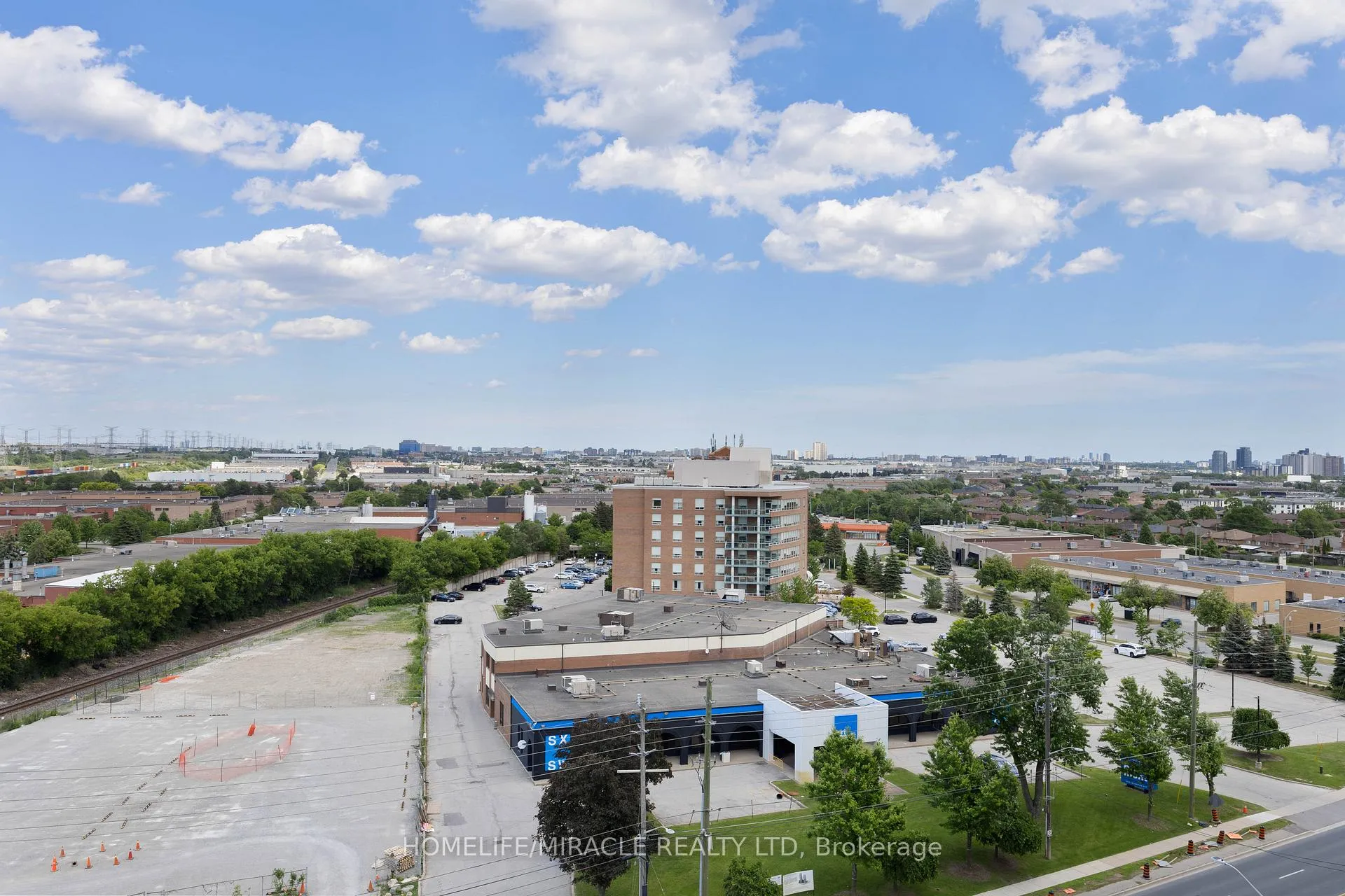Photo 36 of Unit 1013, 6 Flavelle Trail, Vaughan, Steeles West Industrial — HOMEH