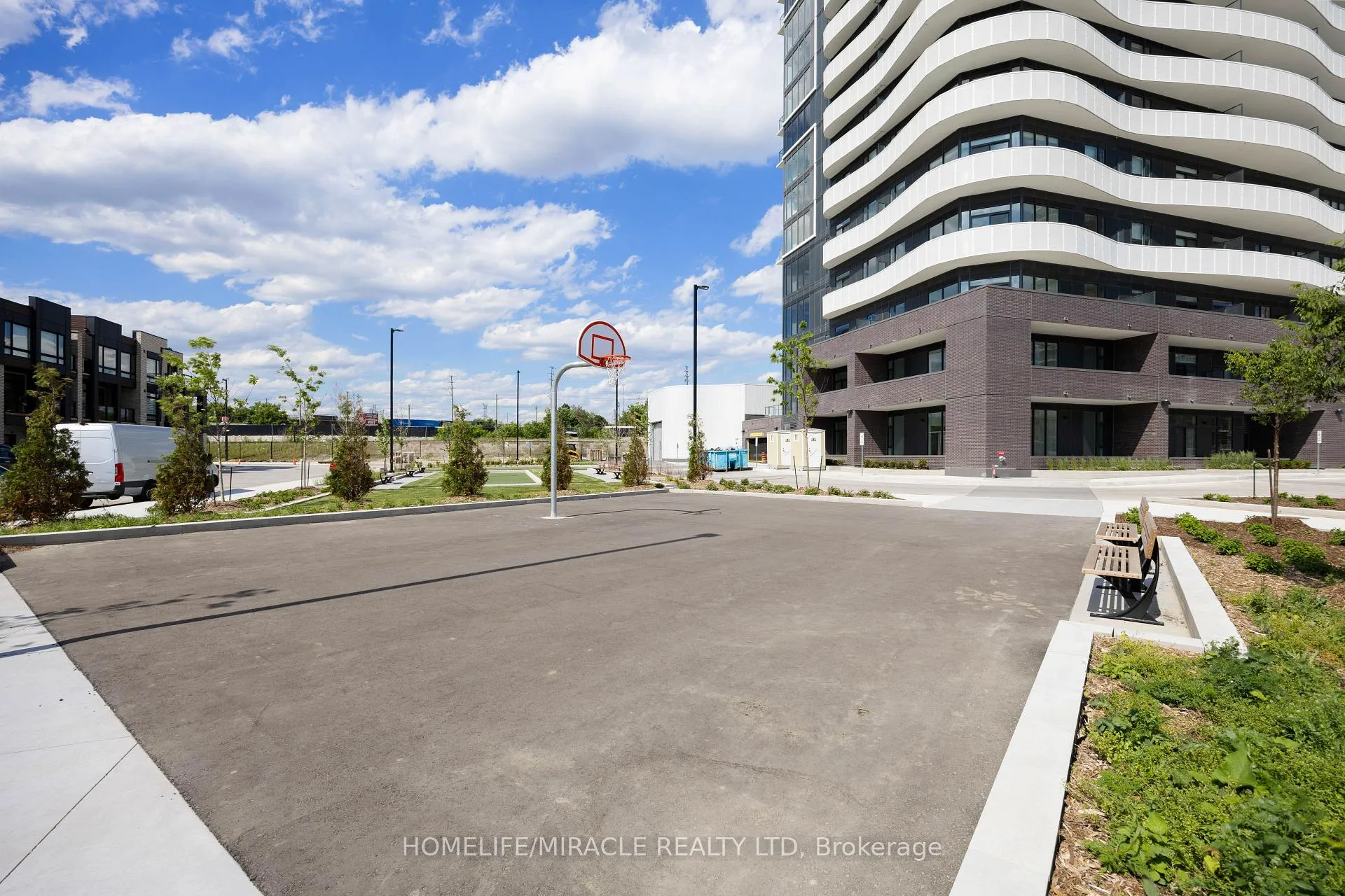Photo 42 of Unit 1013, 6 Flavelle Trail, Vaughan, Steeles West Industrial — HOMEH