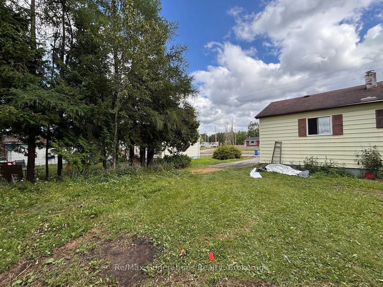 Photo 11 of 71 Manitou Road, Manitouwadge, TB-73 — HOMEH