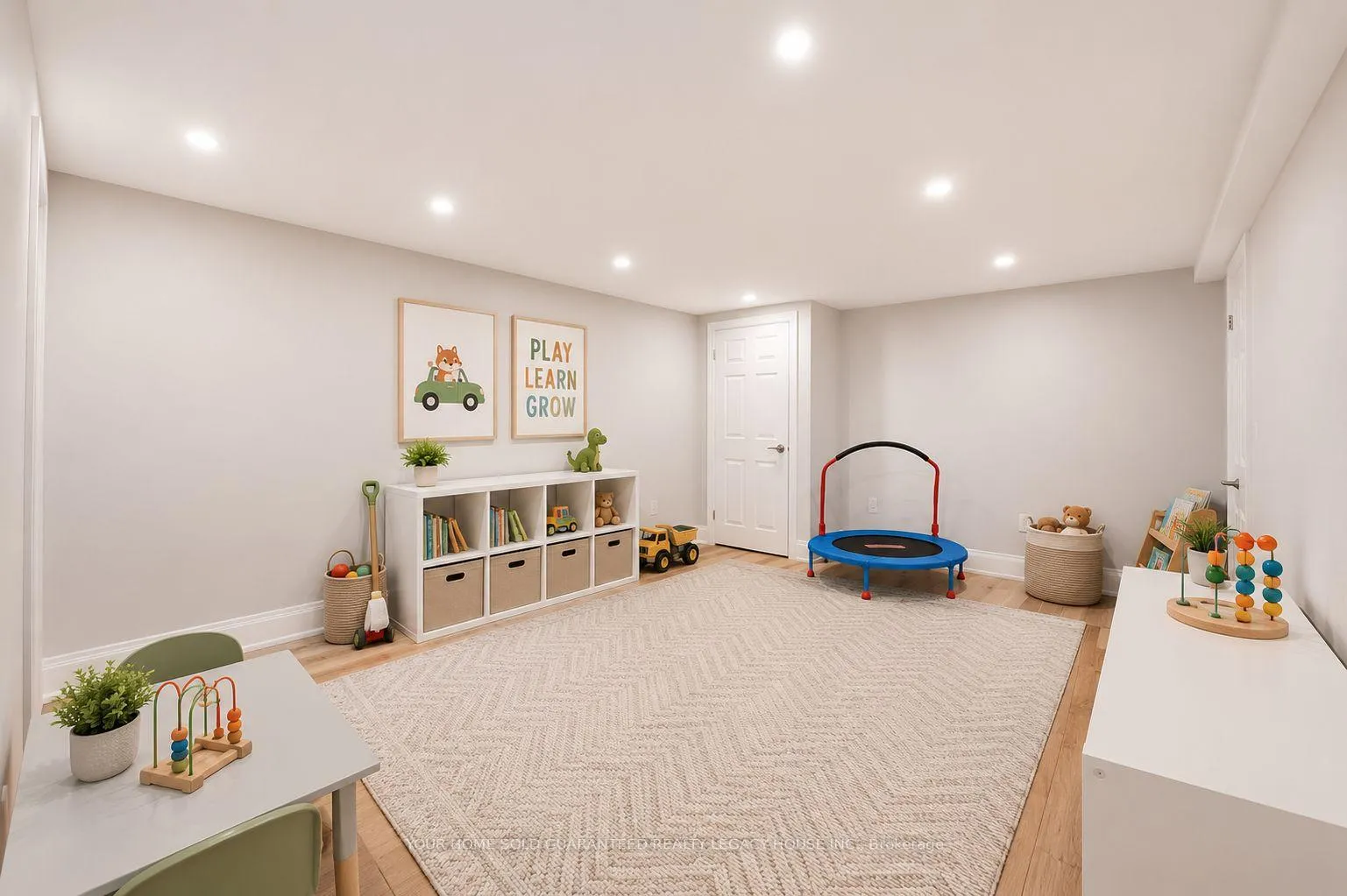 Photo 23 of 51 Springhome Road, Barrie, Allandale Heights — HOMEH