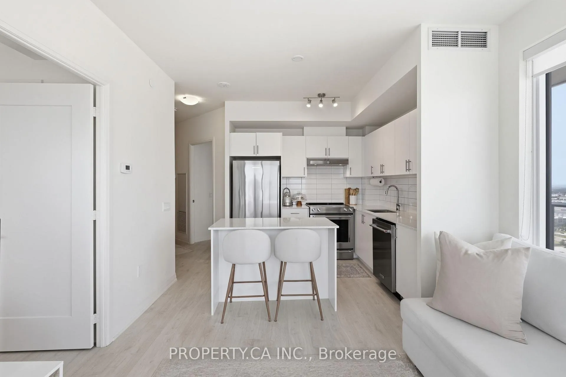 Photo 5 of Unit 2421, 9000 Jane Street, Vaughan, Vellore Village — HOMEH
