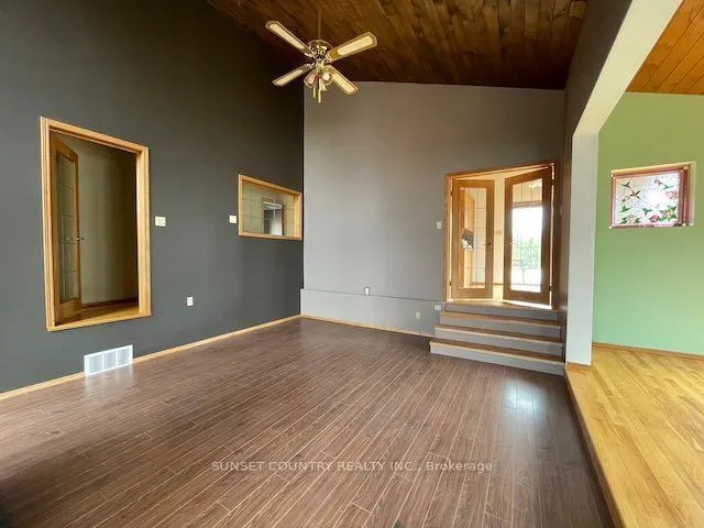 Photo 6 of 699 Coombes Drive, Kenora Remote Area, Oxdrift — HOMEH