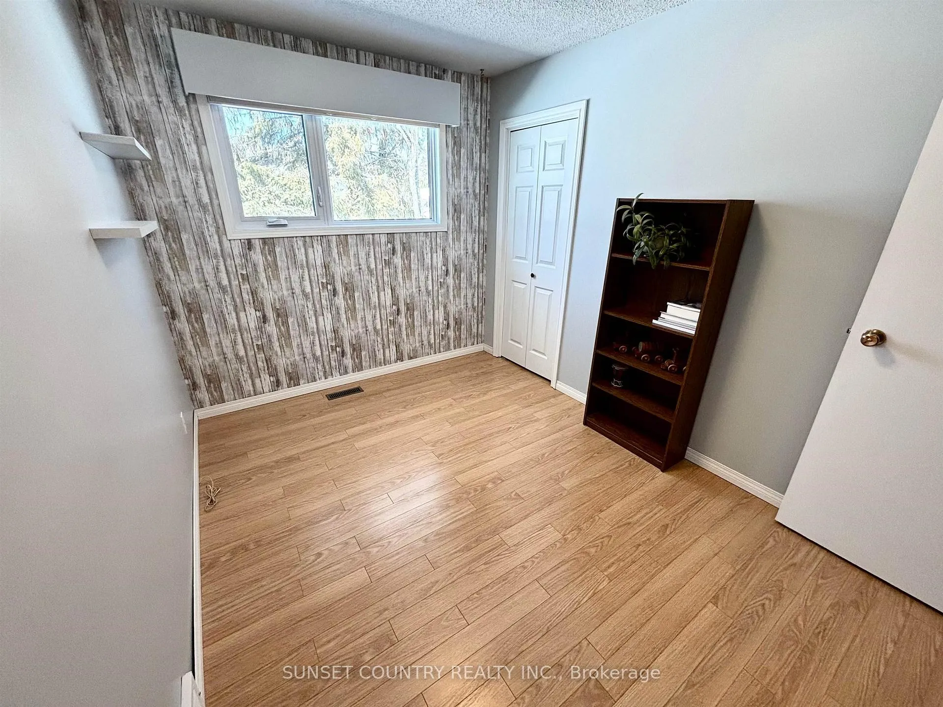 Photo 13 of 306 Wilde Street, Dryden, Milestone — HOMEH