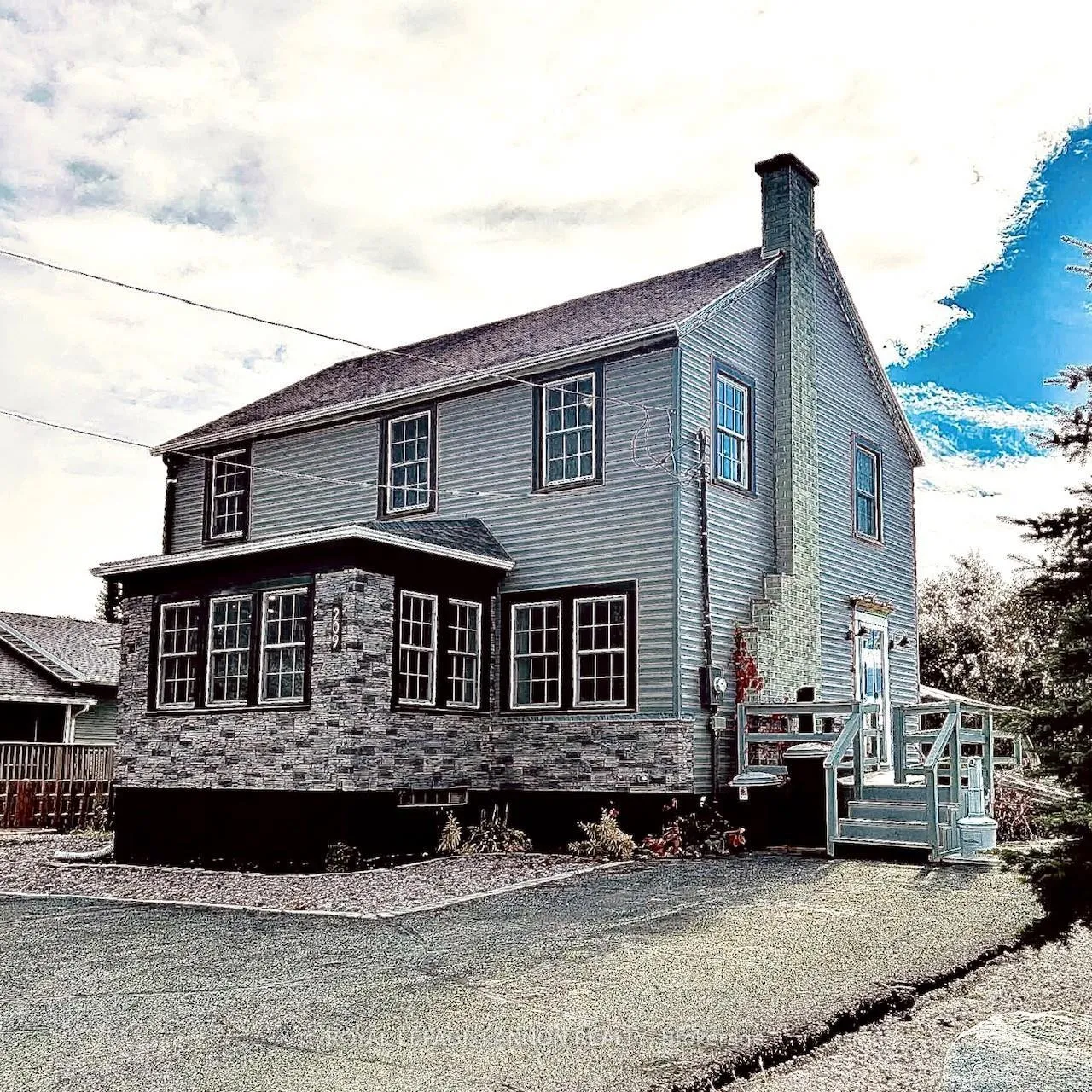 Photo of 209 McKenzie Avenue E