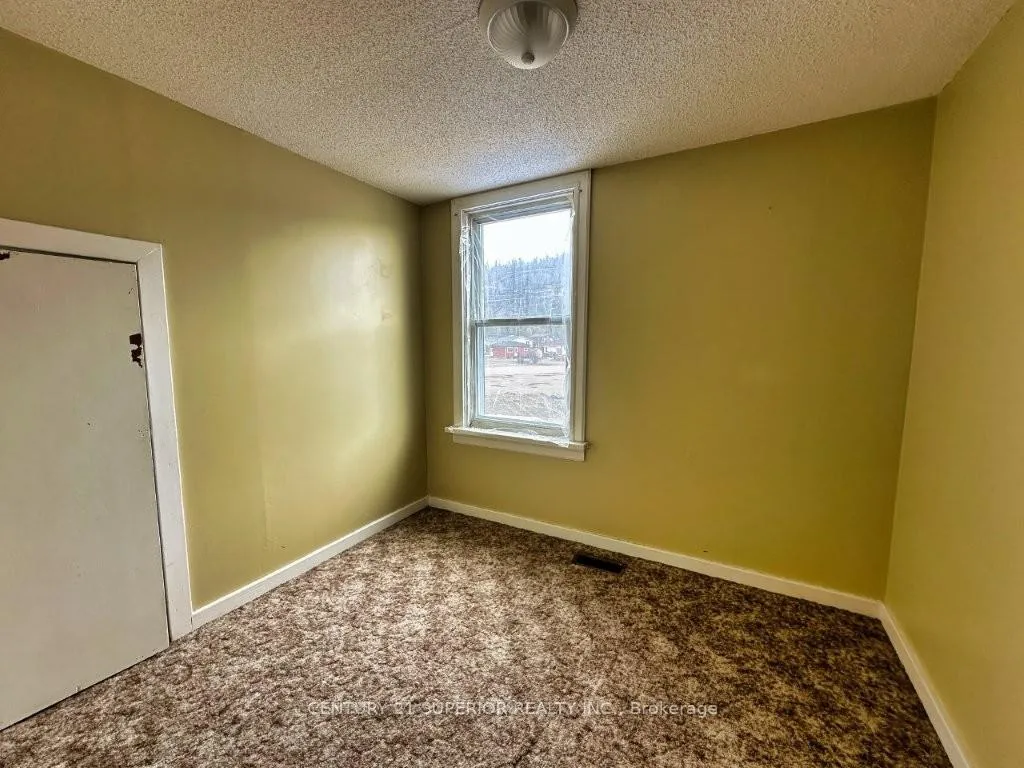 Photo 32 of 209 Walker Street, Schreiber — HOMEH
