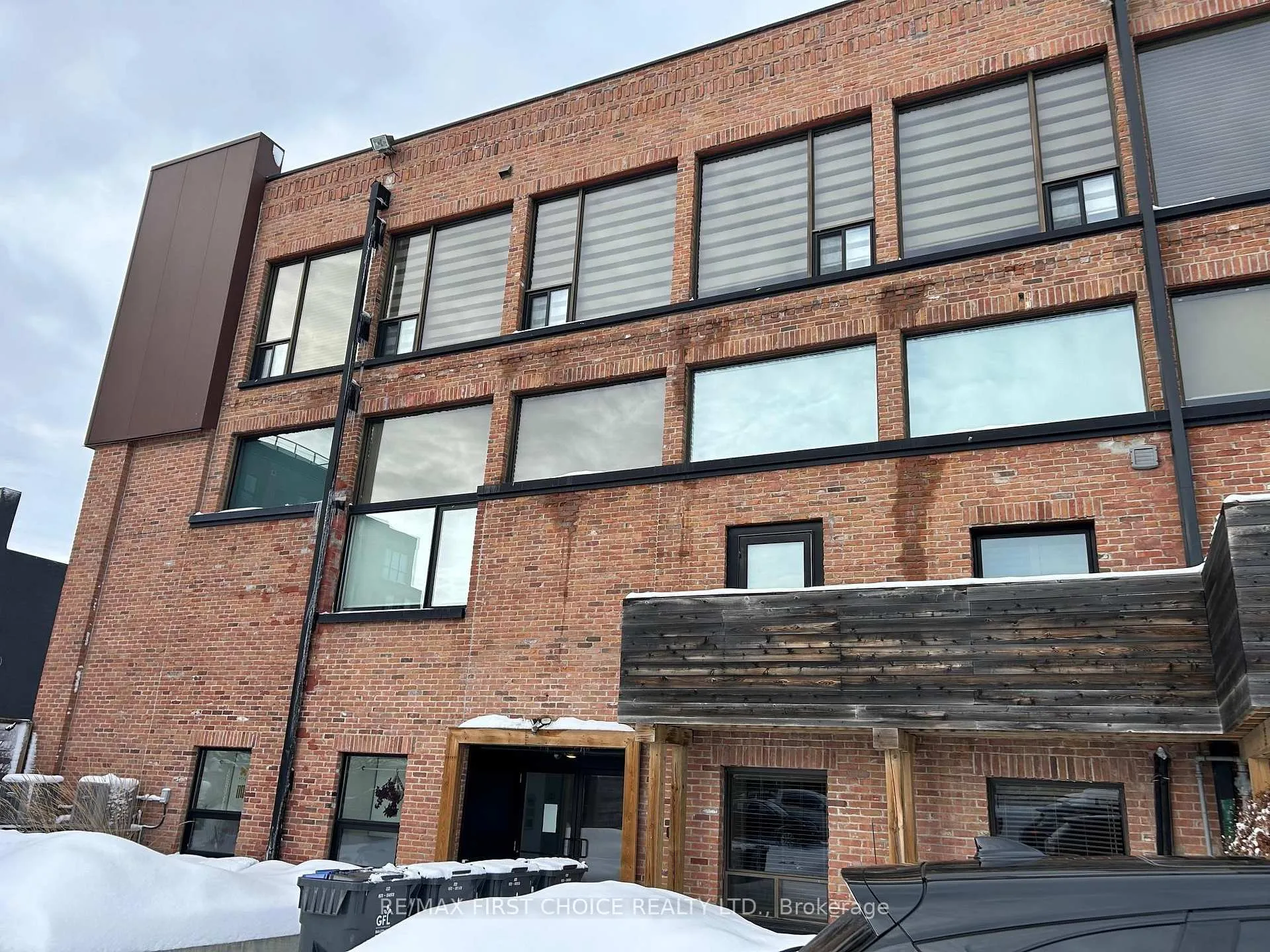 Front of Unit 103, 37 Cumberland Street S