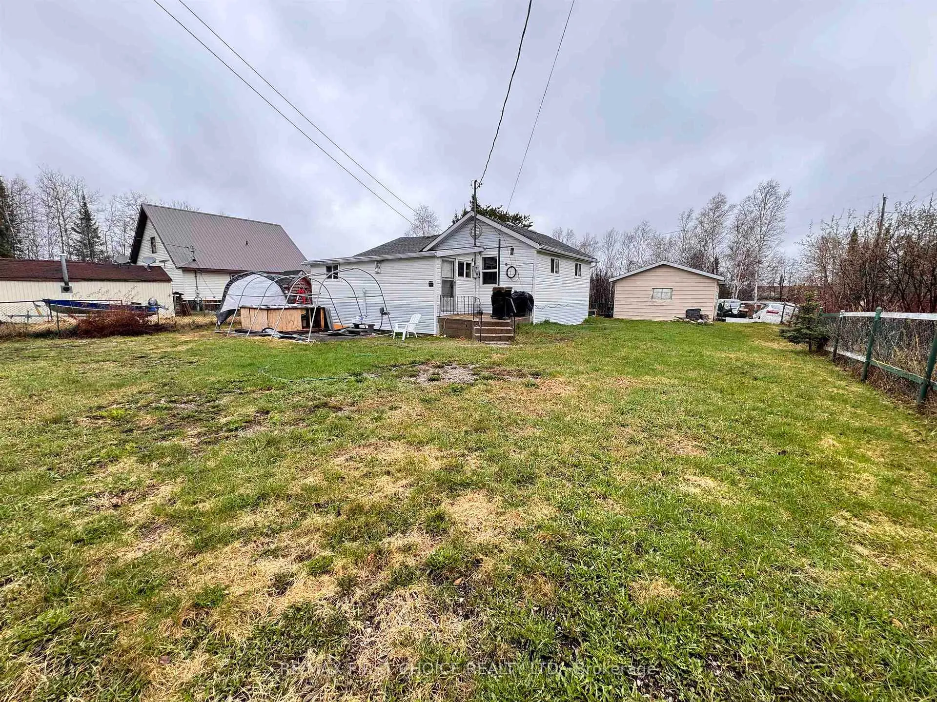 Photo 2 of 16 Birch Lane, Red Lake — HOMEH