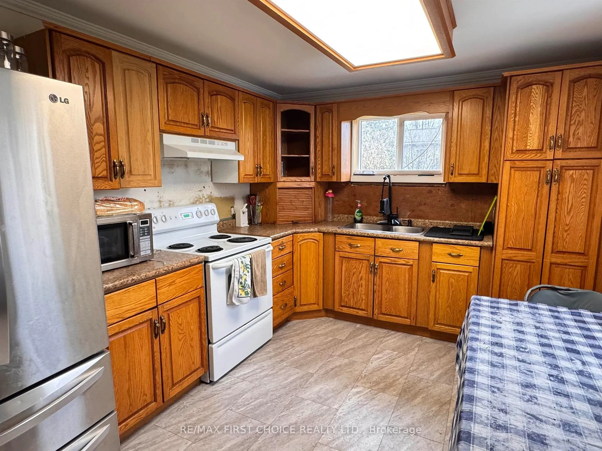 Photo 4 of 16 Birch Lane, Red Lake — HOMEH
