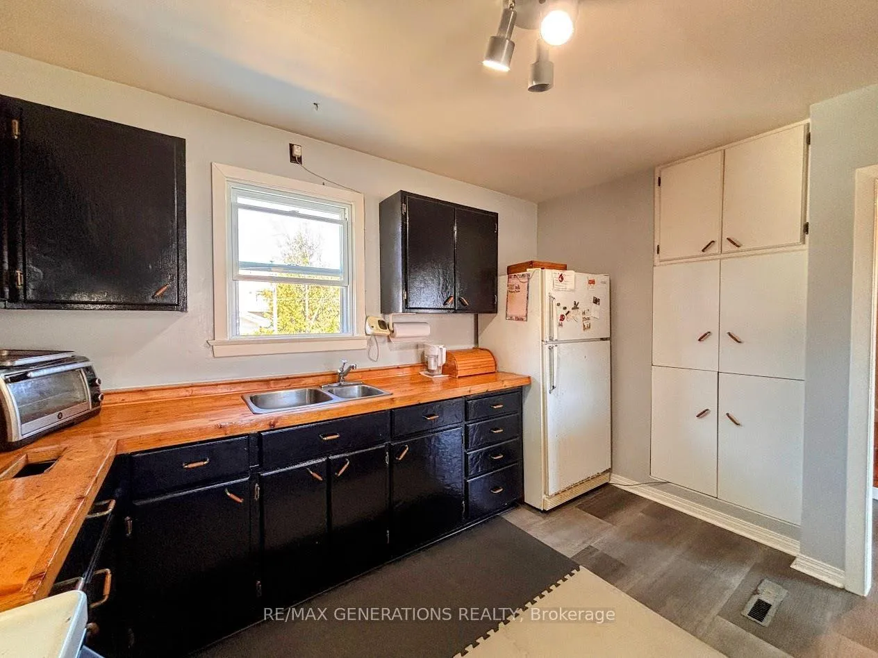 Photo 3 of 25 Neebig Avenue, Manitouwadge — HOMEH