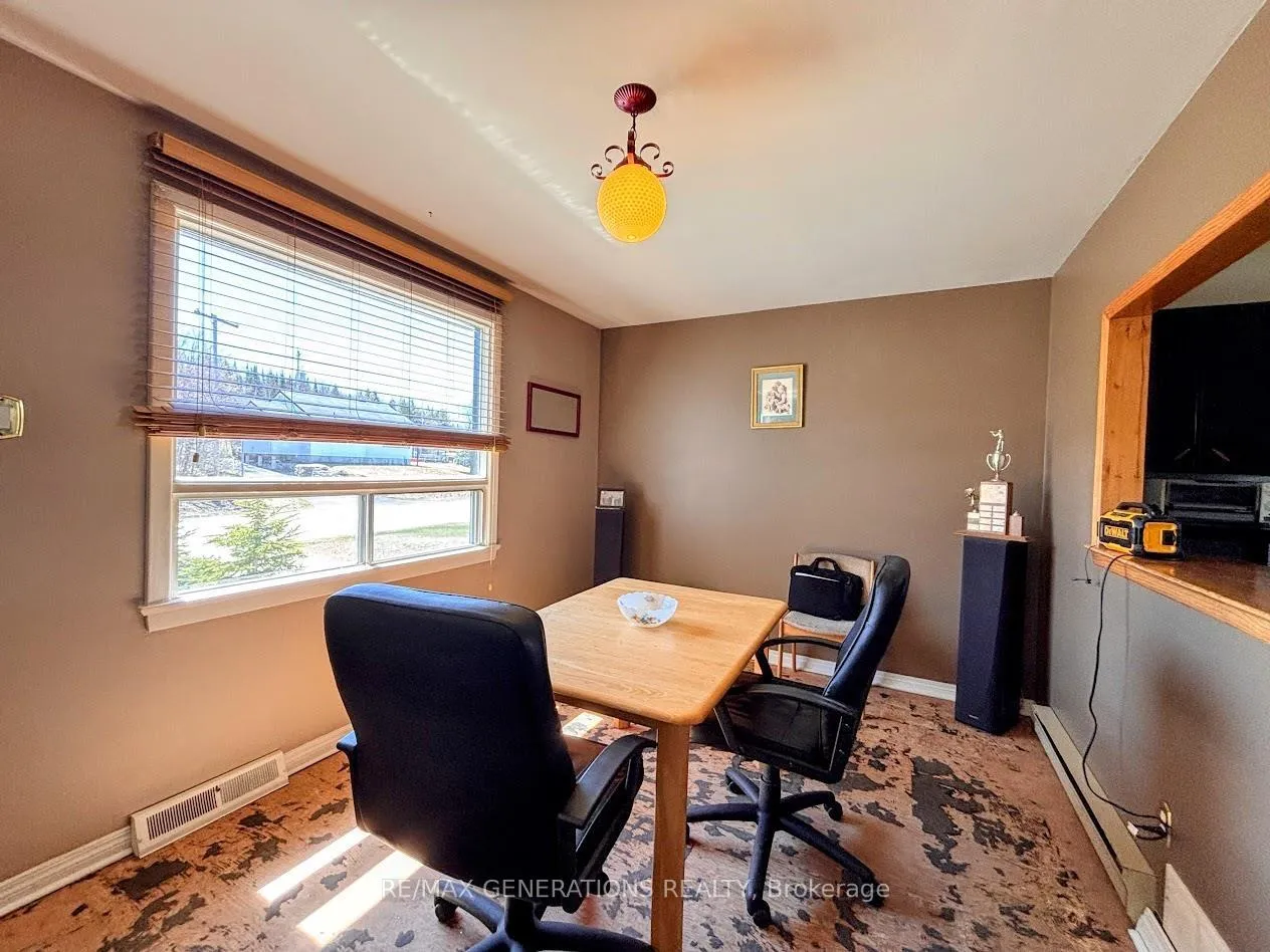 Photo 5 of 25 Neebig Avenue, Manitouwadge — HOMEH