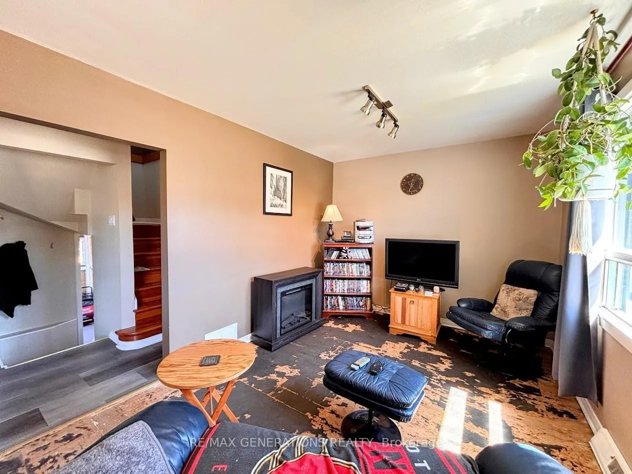 Photo 8 of 25 Neebig Avenue, Manitouwadge — HOMEH