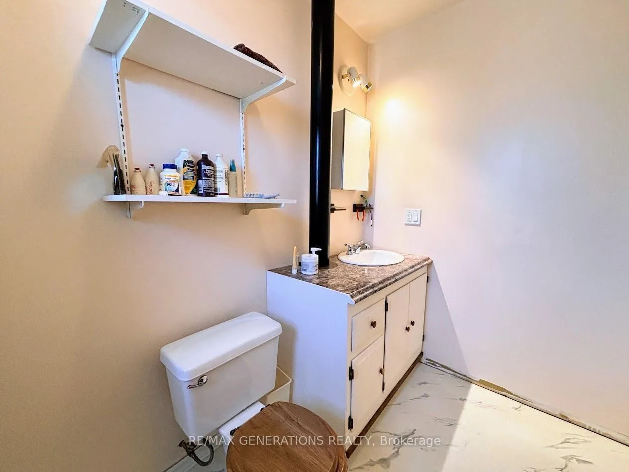 Photo 10 of 25 Neebig Avenue, Manitouwadge — HOMEH