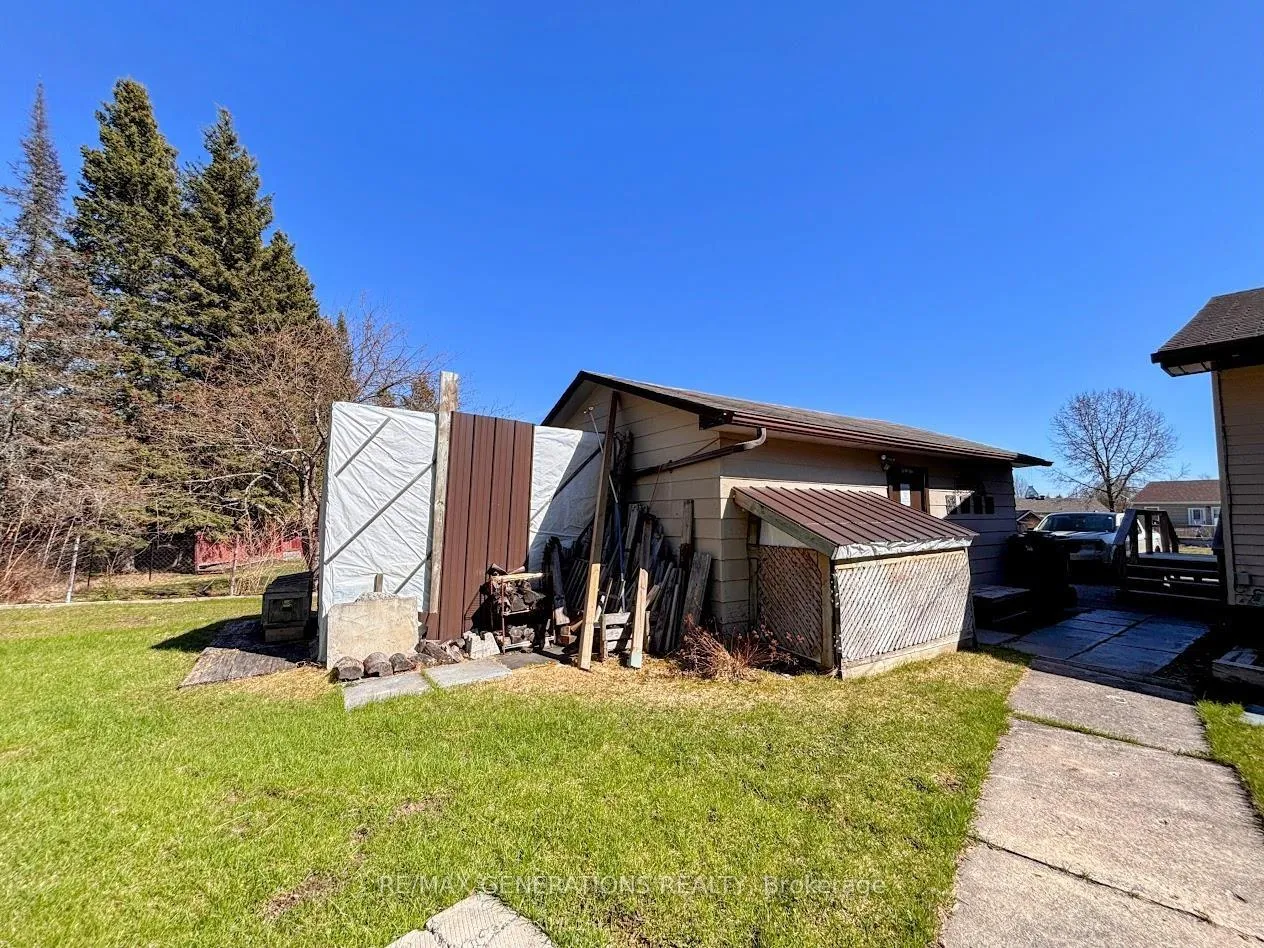 Photo 33 of 9 Swallow Drive, Manitouwadge, TB-73 — HOMEH
