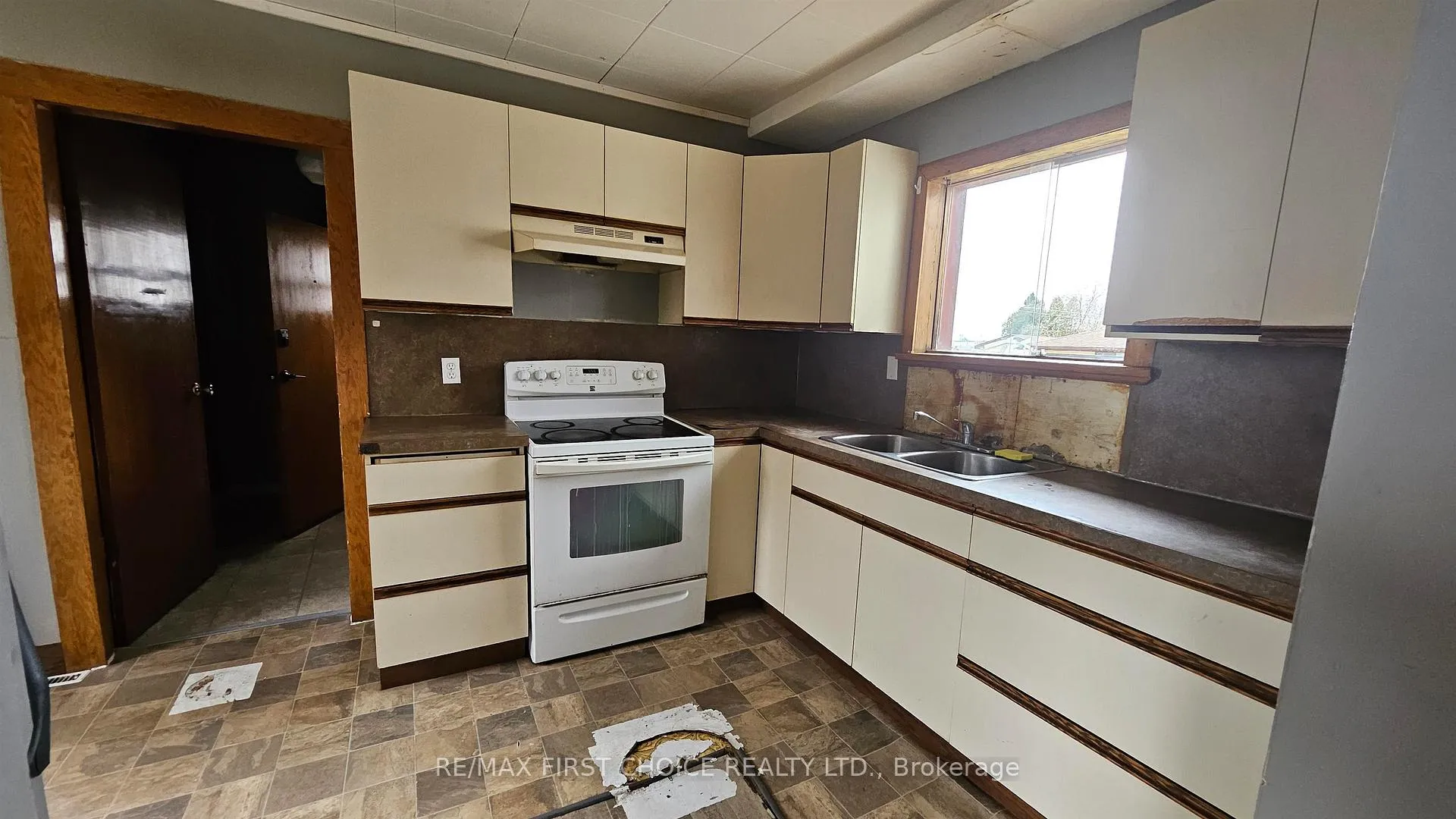 Photo 6 of 345 Ray Boulevard, Thunder Bay, Academy Heights — HOMEH