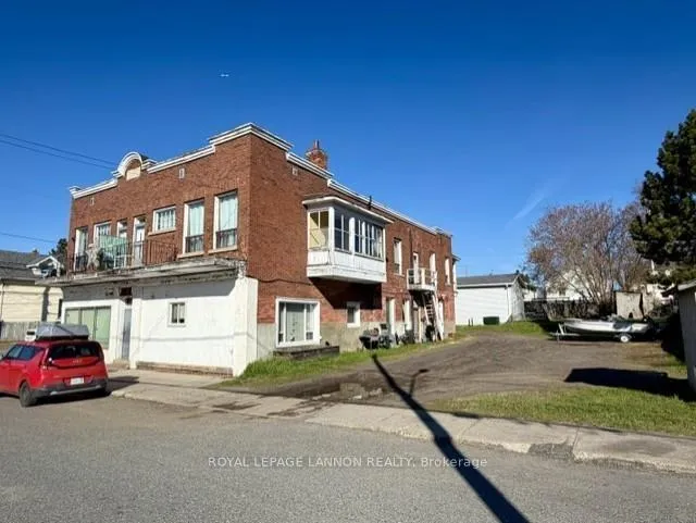 Photo 3 of 142 College Street, Thunder Bay, College Heights — HOMEH