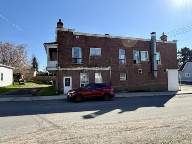 Photo 4 of 142 College Street, Thunder Bay, College Heights — HOMEH