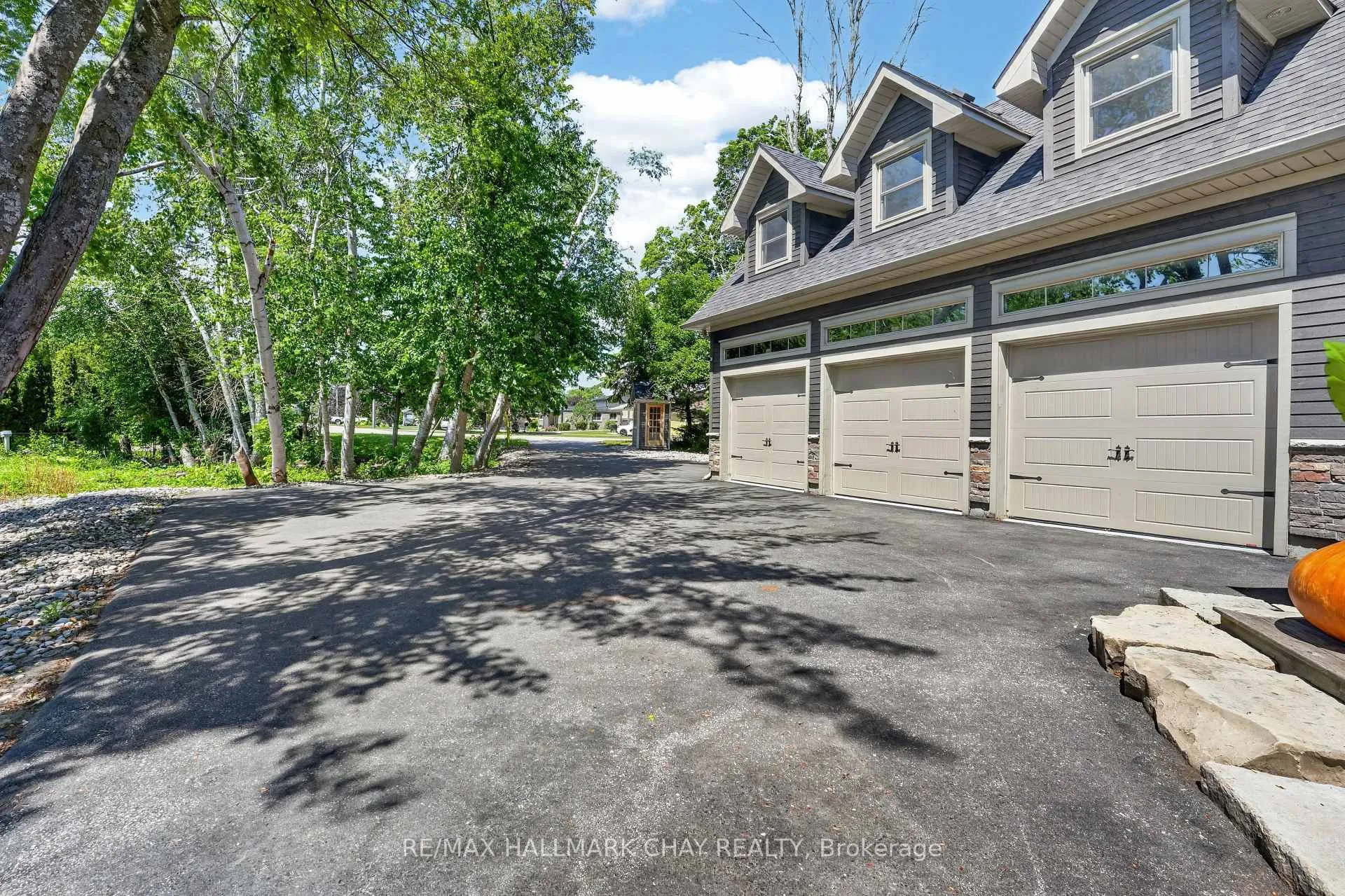 Photo 10 of 465 Mooney Crescent, Orillia — HOMEH