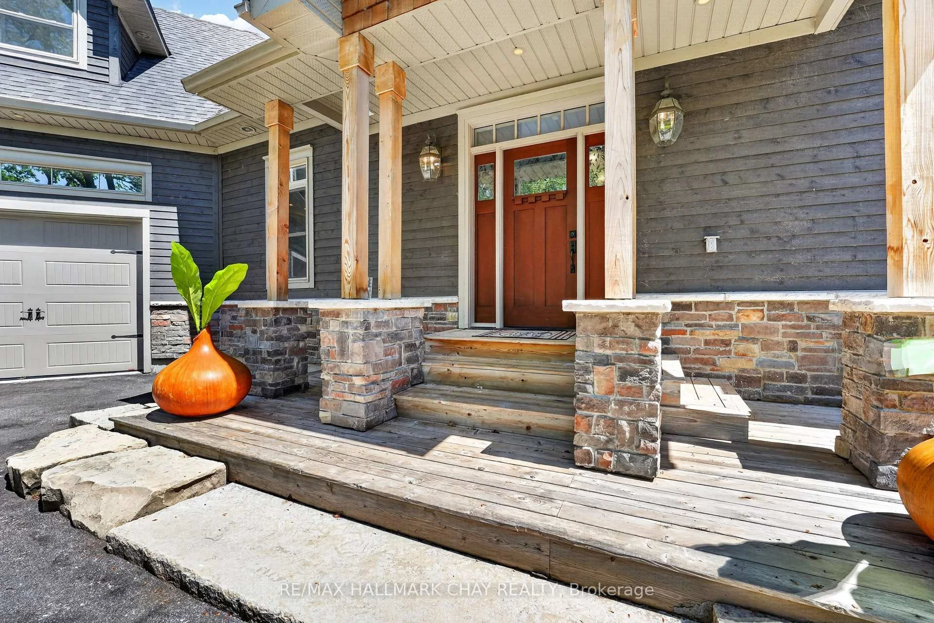 Photo 2 of 465 Mooney Crescent, Orillia — HOMEH