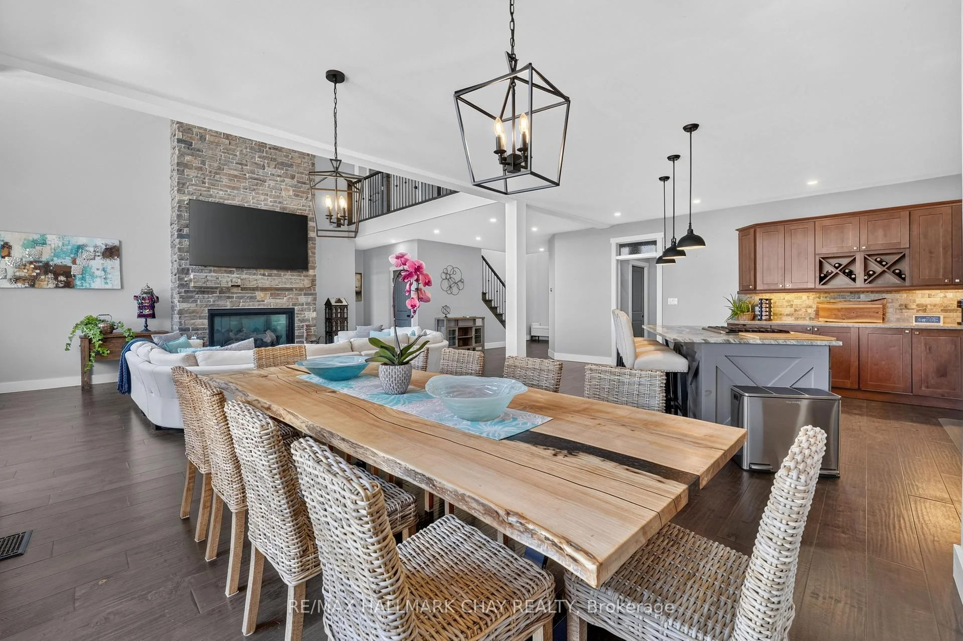 Photo 62 of 465 Mooney Crescent, Orillia — HOMEH