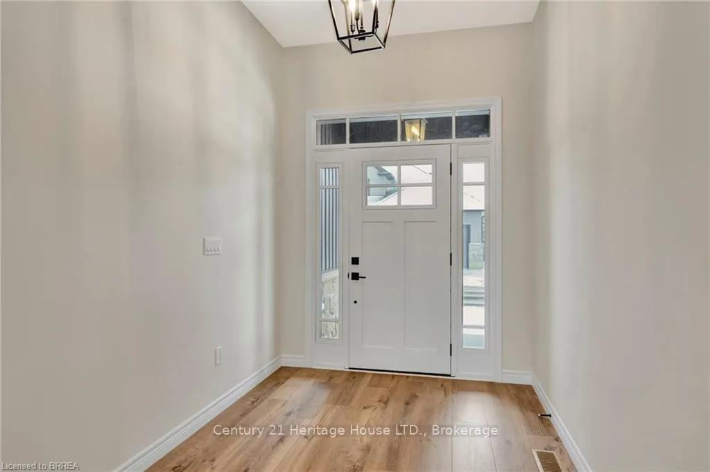 Photo 2 of Unit 10, 68 Cedar Street, Brant, Paris — HOMEH