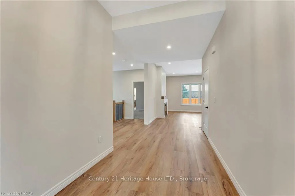 Photo 3 of Unit 10, 68 Cedar Street, Brant, Paris — HOMEH