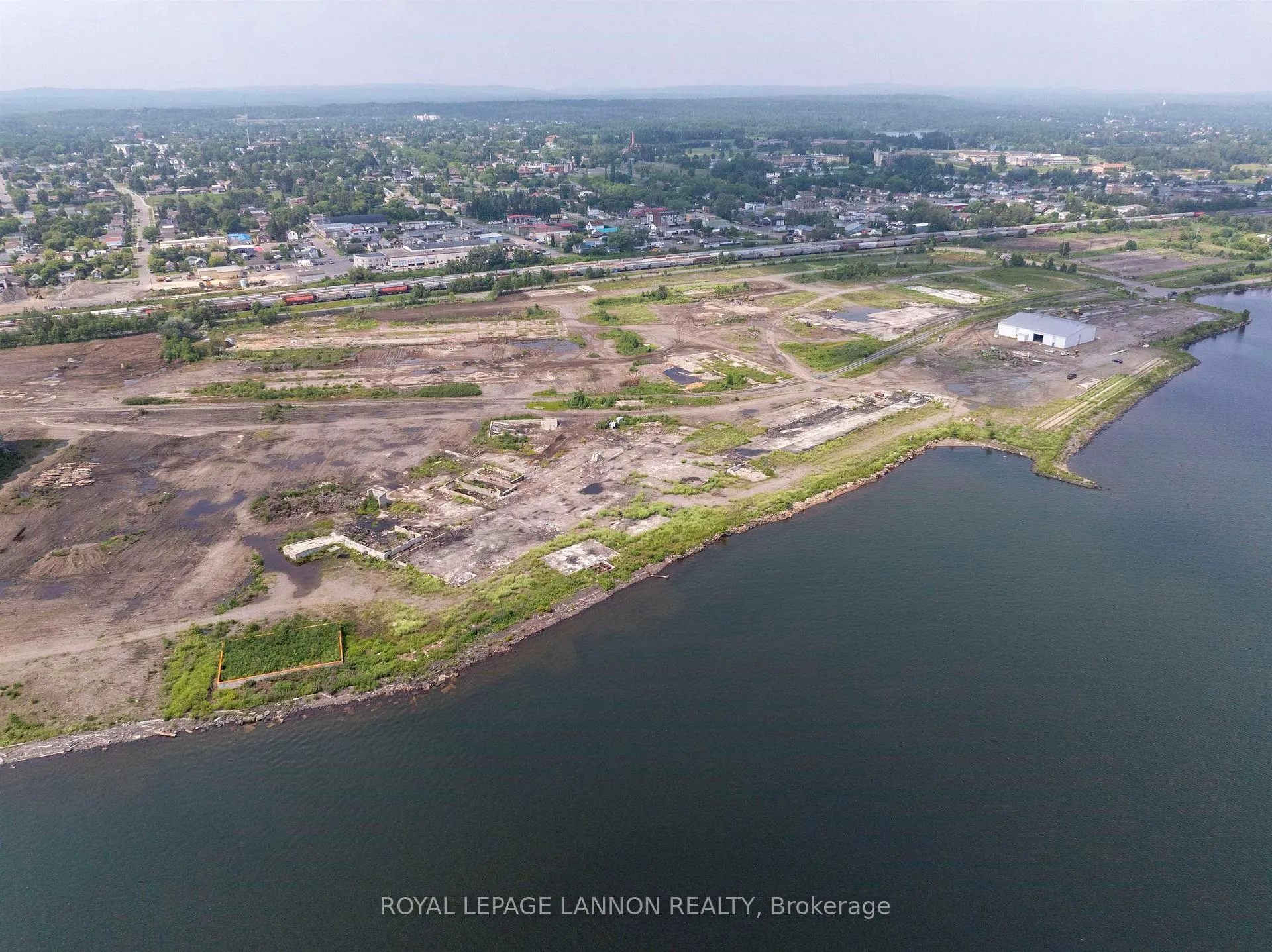 Photo 7 of Unit #5, Marina Park Drive, Thunder Bay, Lakefront — HOMEH