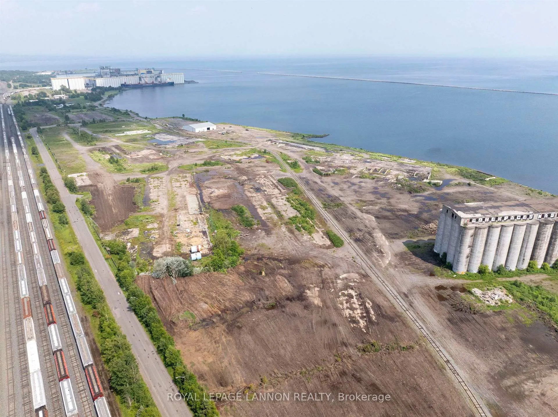 Photo 11 of Unit #5, Marina Park Drive, Thunder Bay, Lakefront — HOMEH