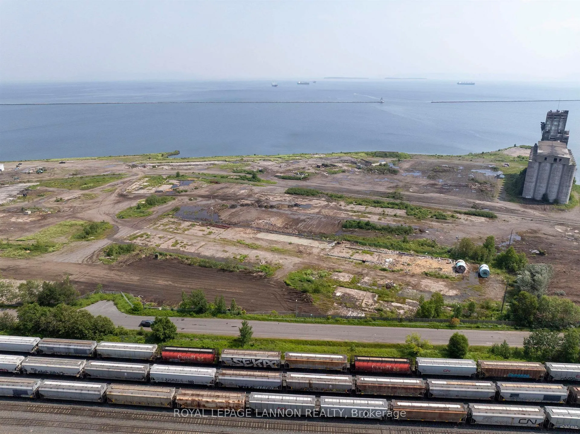 Photo 14 of Unit #5, Marina Park Drive, Thunder Bay, Lakefront — HOMEH