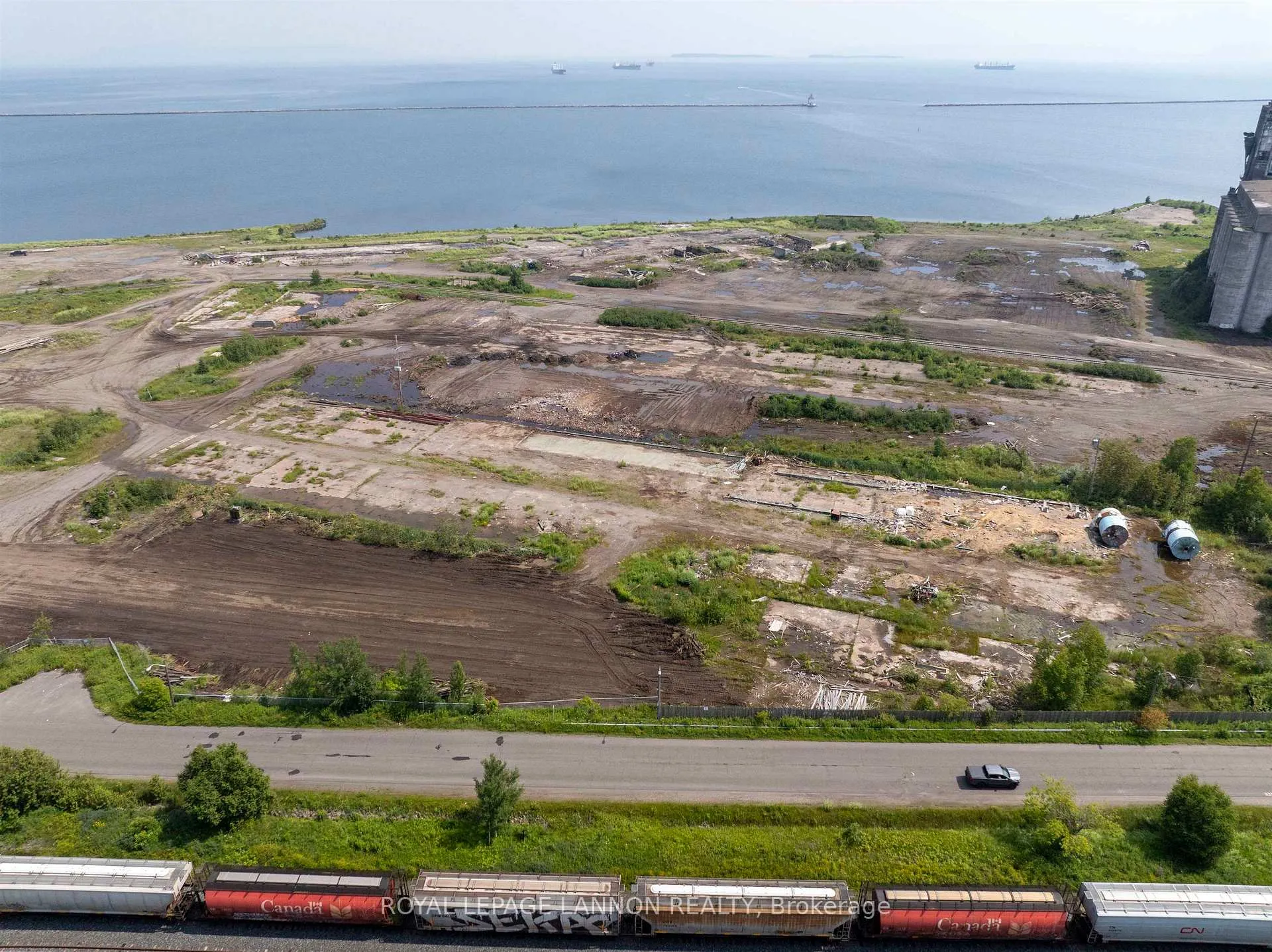 Photo 15 of Unit #5, Marina Park Drive, Thunder Bay, Lakefront — HOMEH