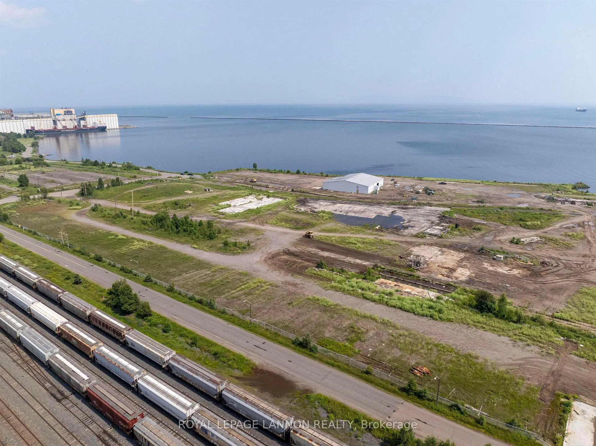 Photo 18 of Unit #5, Marina Park Drive, Thunder Bay, Lakefront — HOMEH