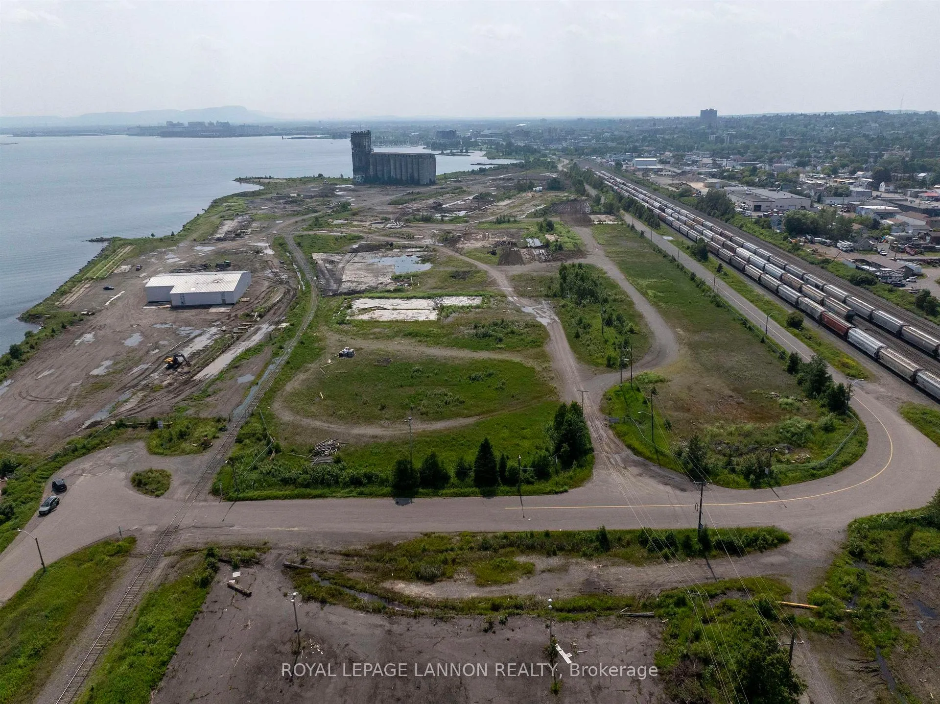 Photo 21 of Unit #5, Marina Park Drive, Thunder Bay, Lakefront — HOMEH