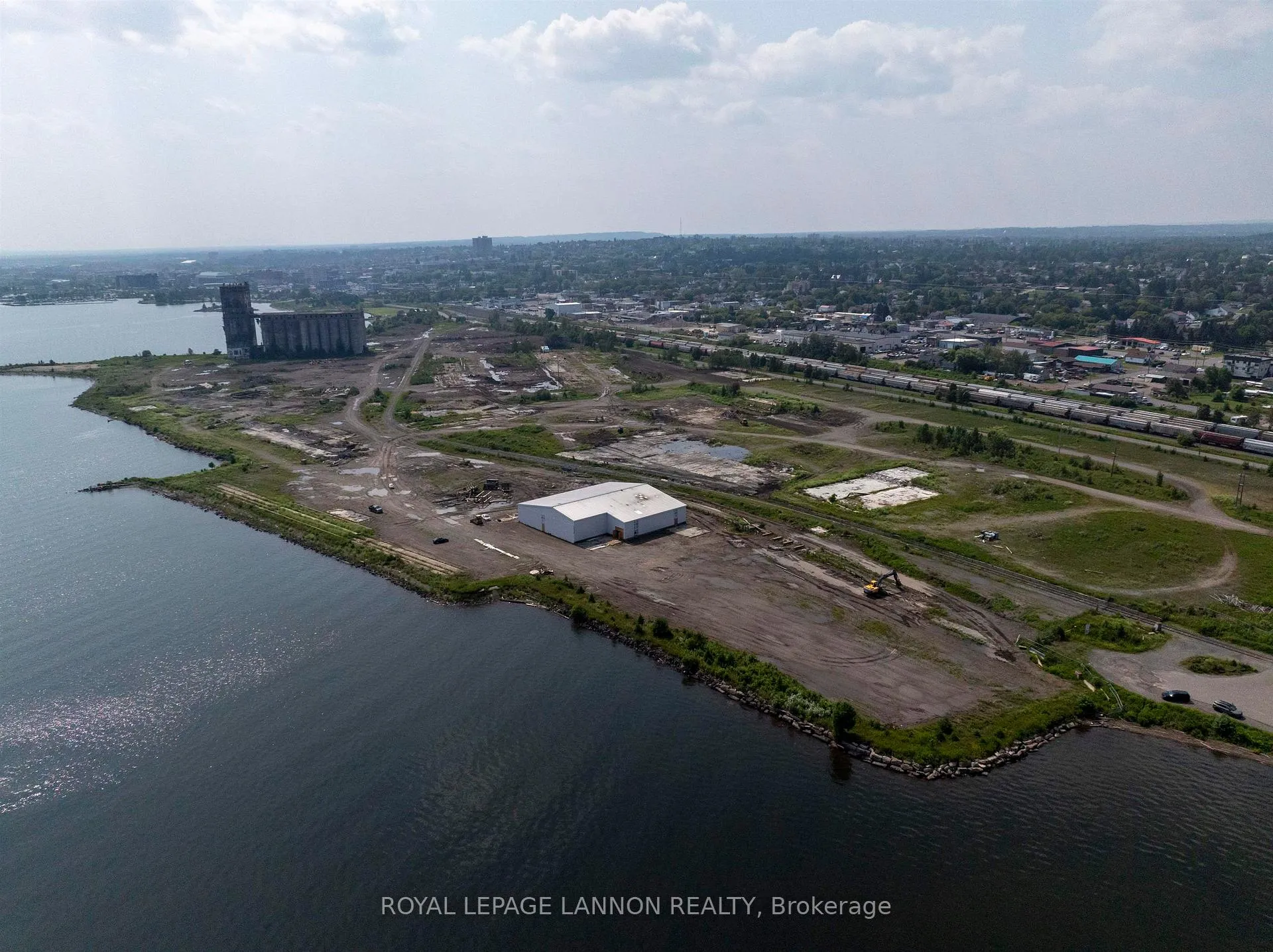 Photo 27 of Unit #5, Marina Park Drive, Thunder Bay, Lakefront — HOMEH