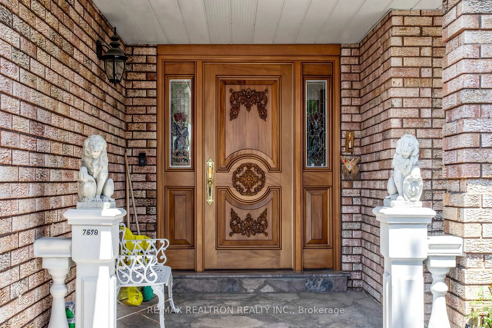Photo 3 of 100 Gas Light Crescent, Vaughan, East Woodbridge — HOMEH