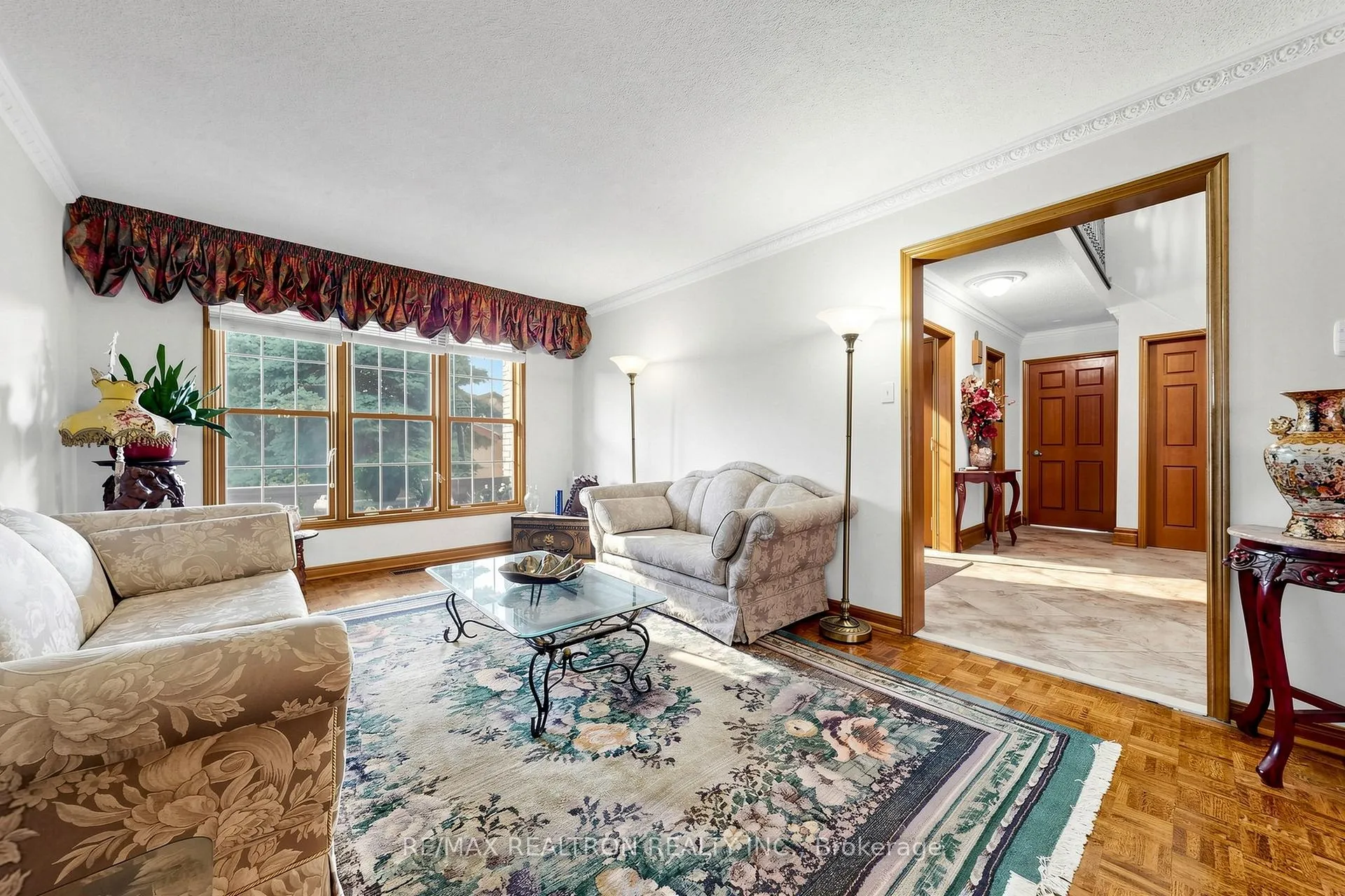 Photo 5 of 100 Gas Light Crescent, Vaughan, East Woodbridge — HOMEH