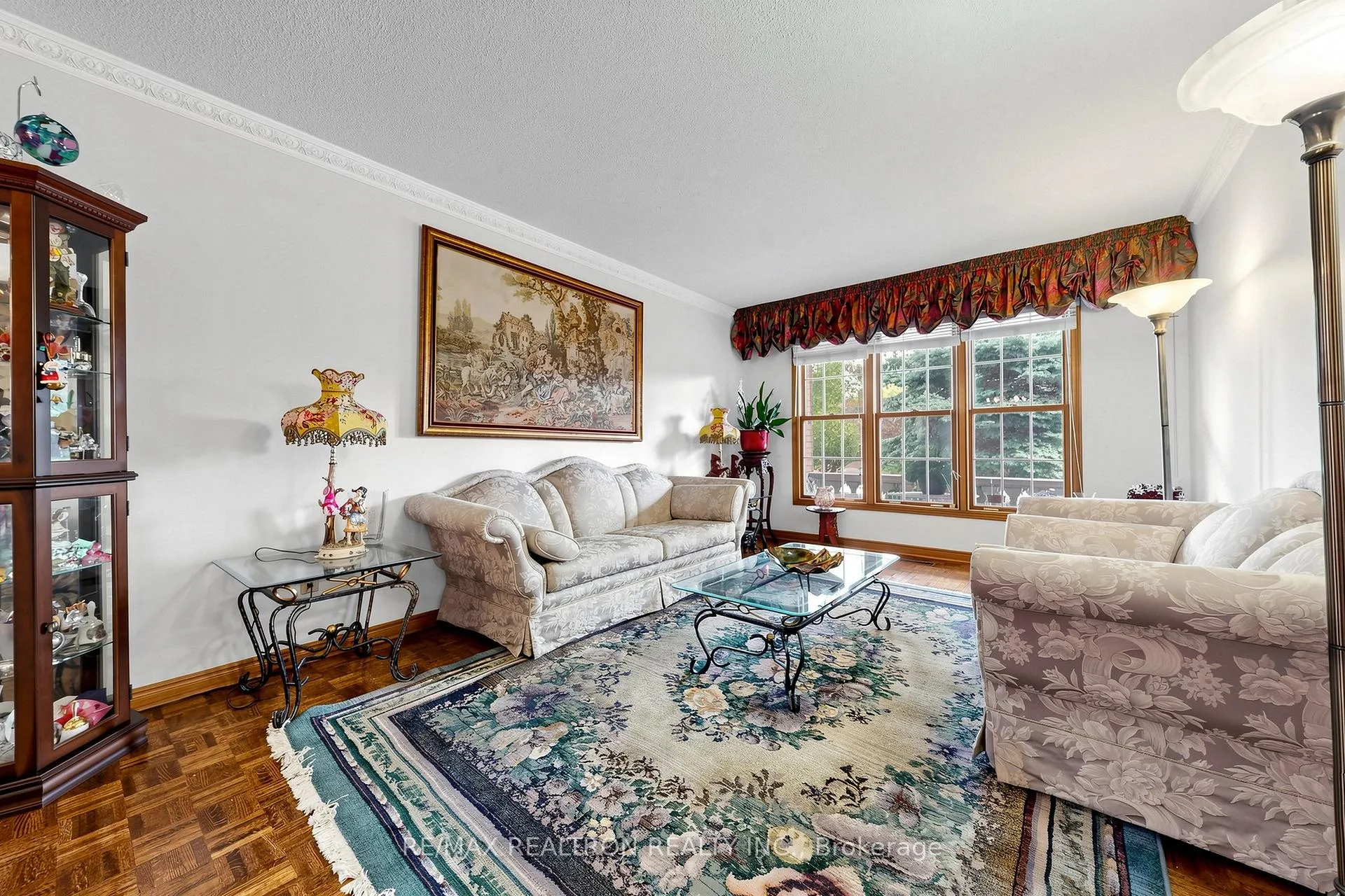 Photo 6 of 100 Gas Light Crescent, Vaughan, East Woodbridge — HOMEH