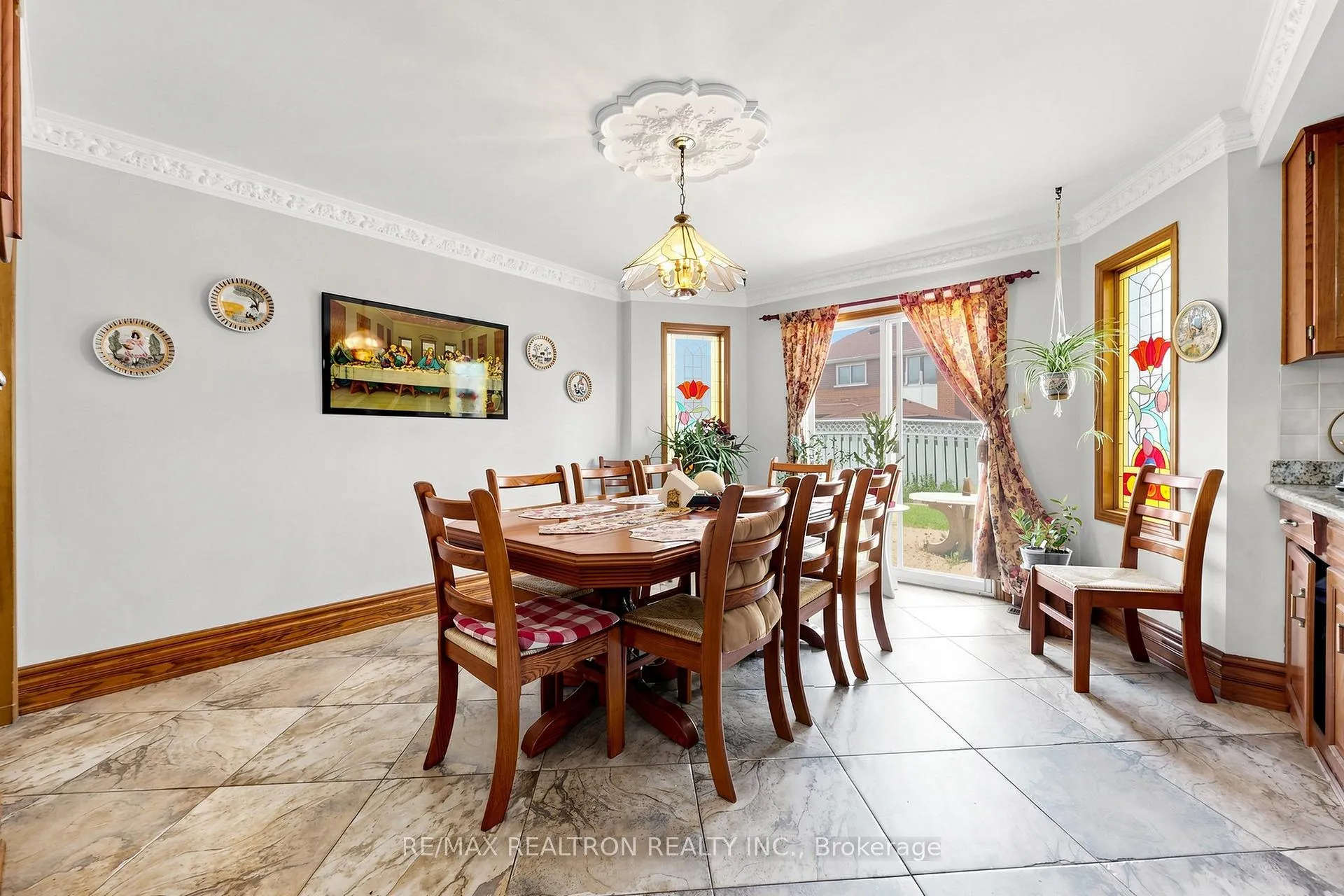 Photo 11 of 100 Gas Light Crescent, Vaughan, East Woodbridge — HOMEH