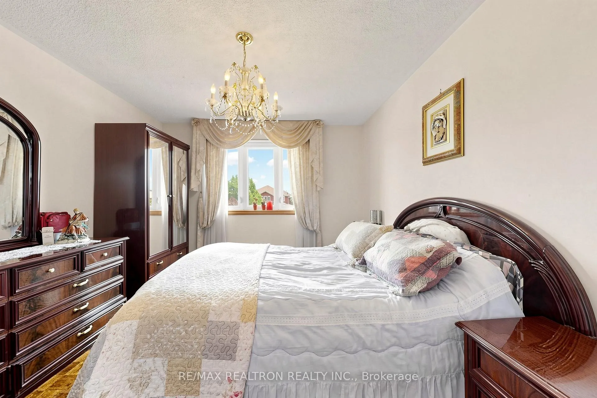 Photo 23 of 100 Gas Light Crescent, Vaughan, East Woodbridge — HOMEH