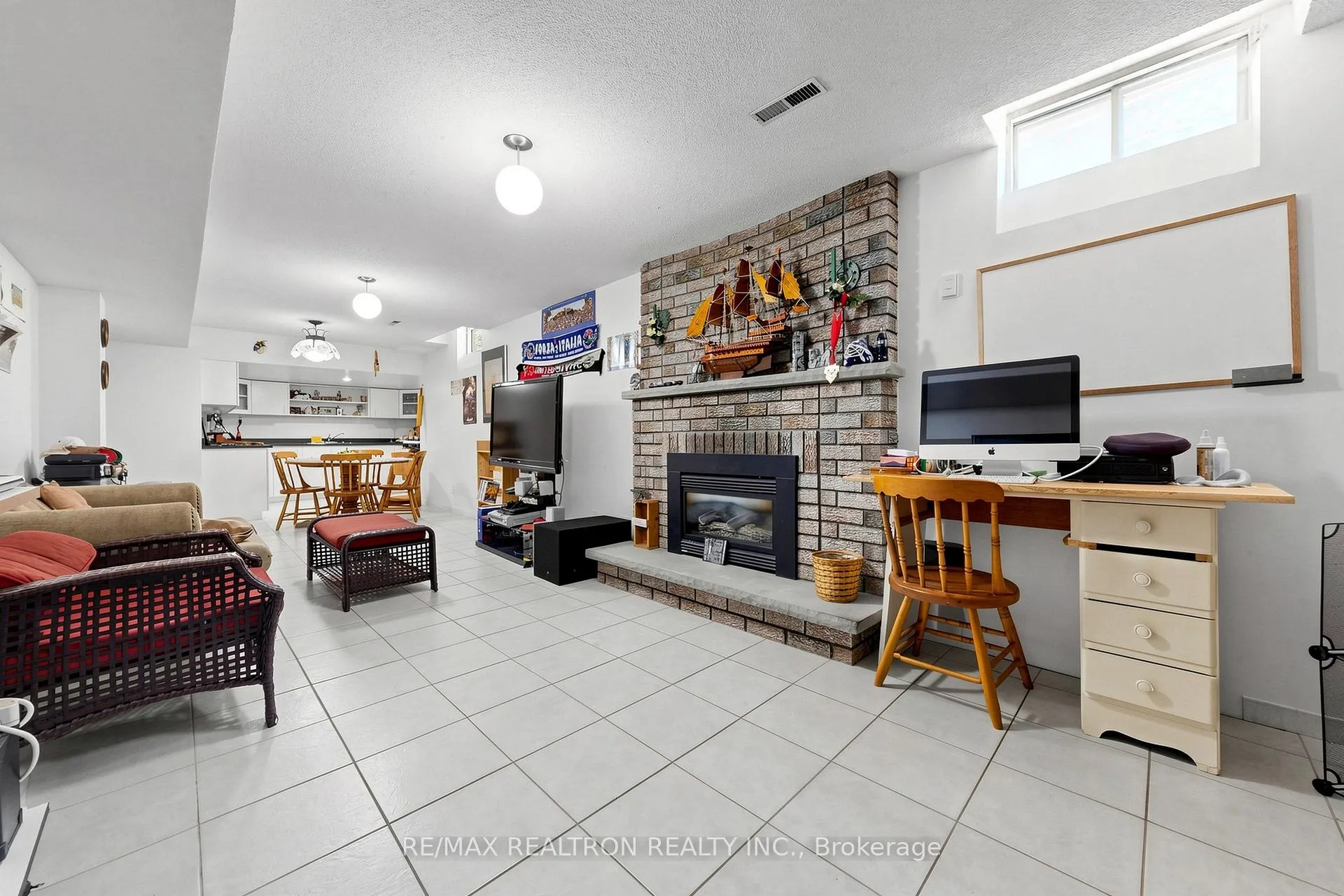 Photo 34 of 100 Gas Light Crescent, Vaughan, East Woodbridge — HOMEH