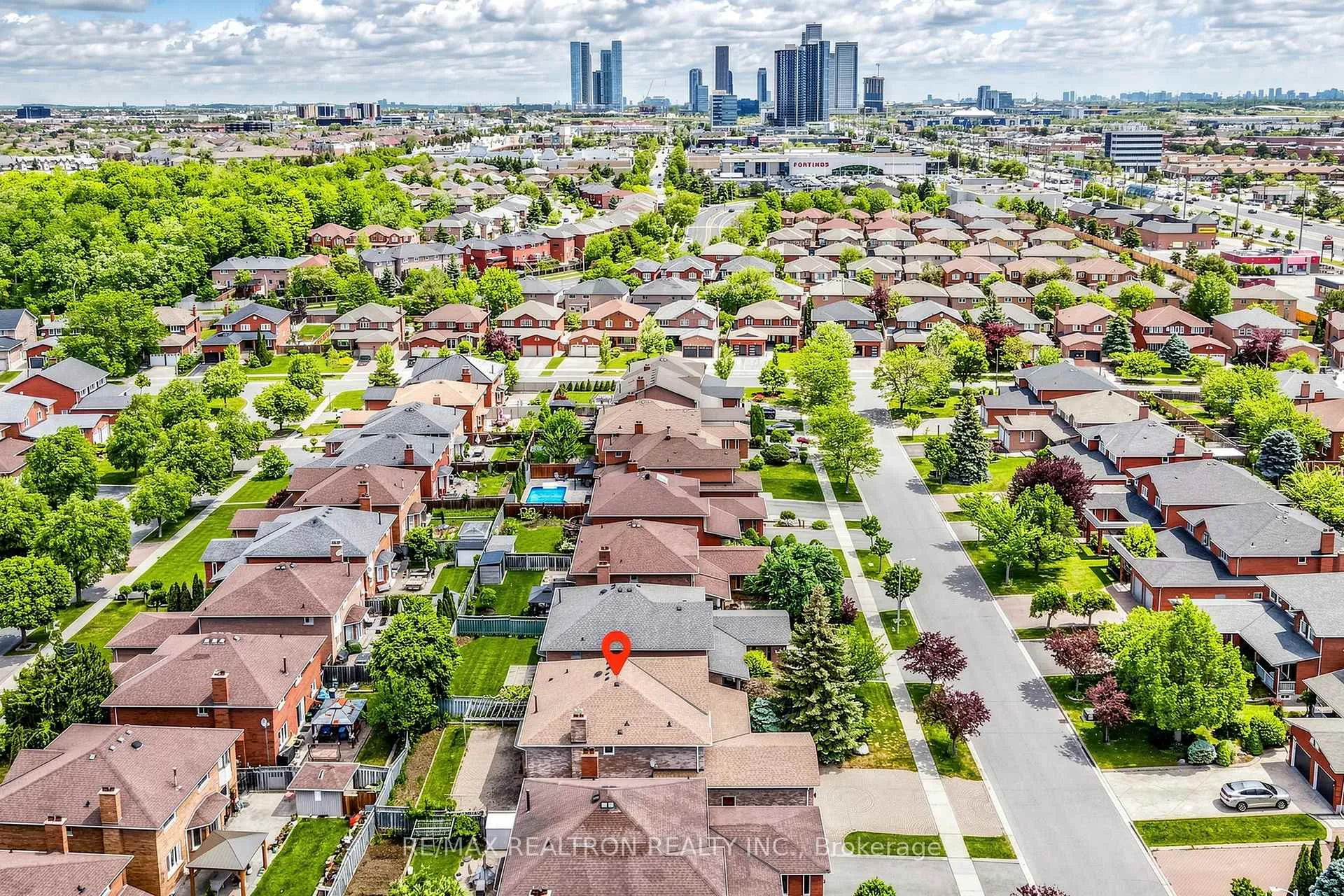Photo 42 of 100 Gas Light Crescent, Vaughan, East Woodbridge — HOMEH