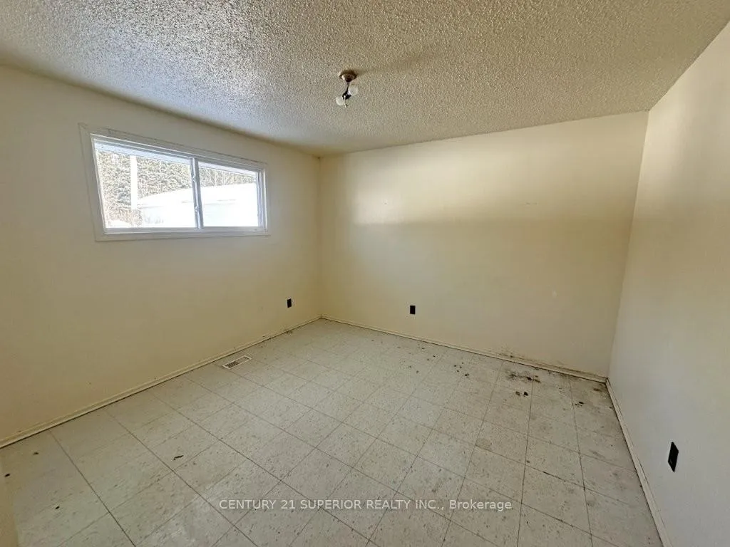 Photo 12 of 124 Highland Crescent, Greenstone — HOMEH