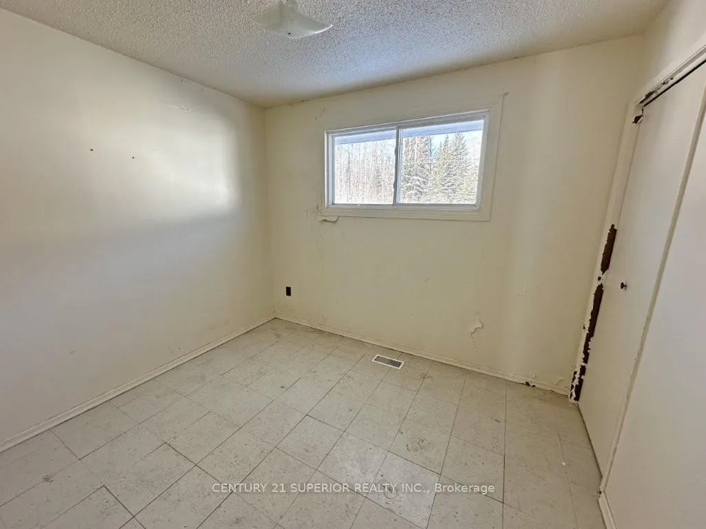 Photo 14 of 124 Highland Crescent, Greenstone — HOMEH