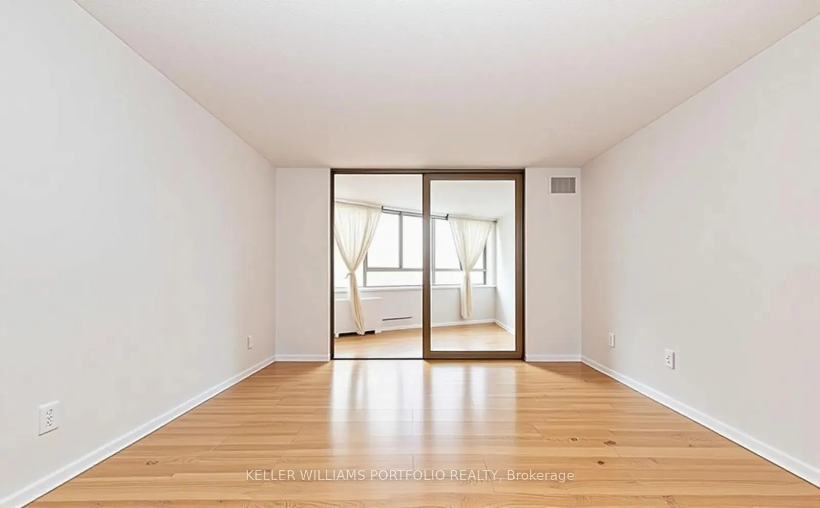 Photo 2 of Unit #1107, 270 Queens Quay W, Toronto, Waterfront Communities — HOMEH