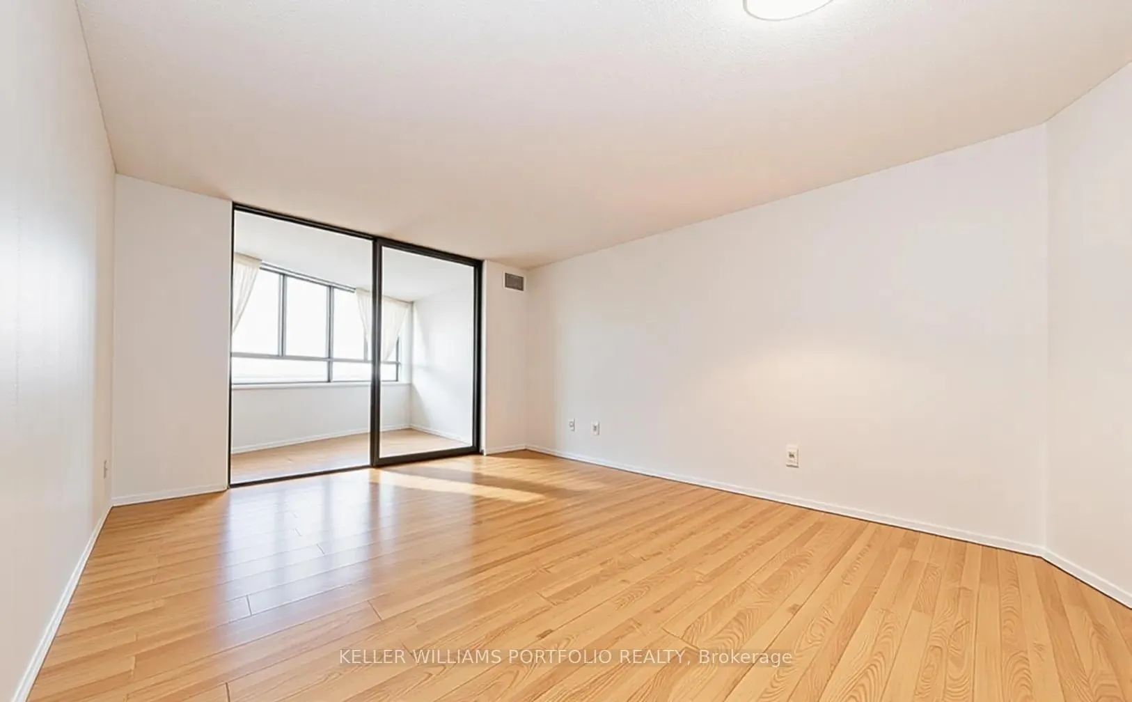 Photo 3 of Unit #1107, 270 Queens Quay W, Toronto, Waterfront Communities — HOMEH